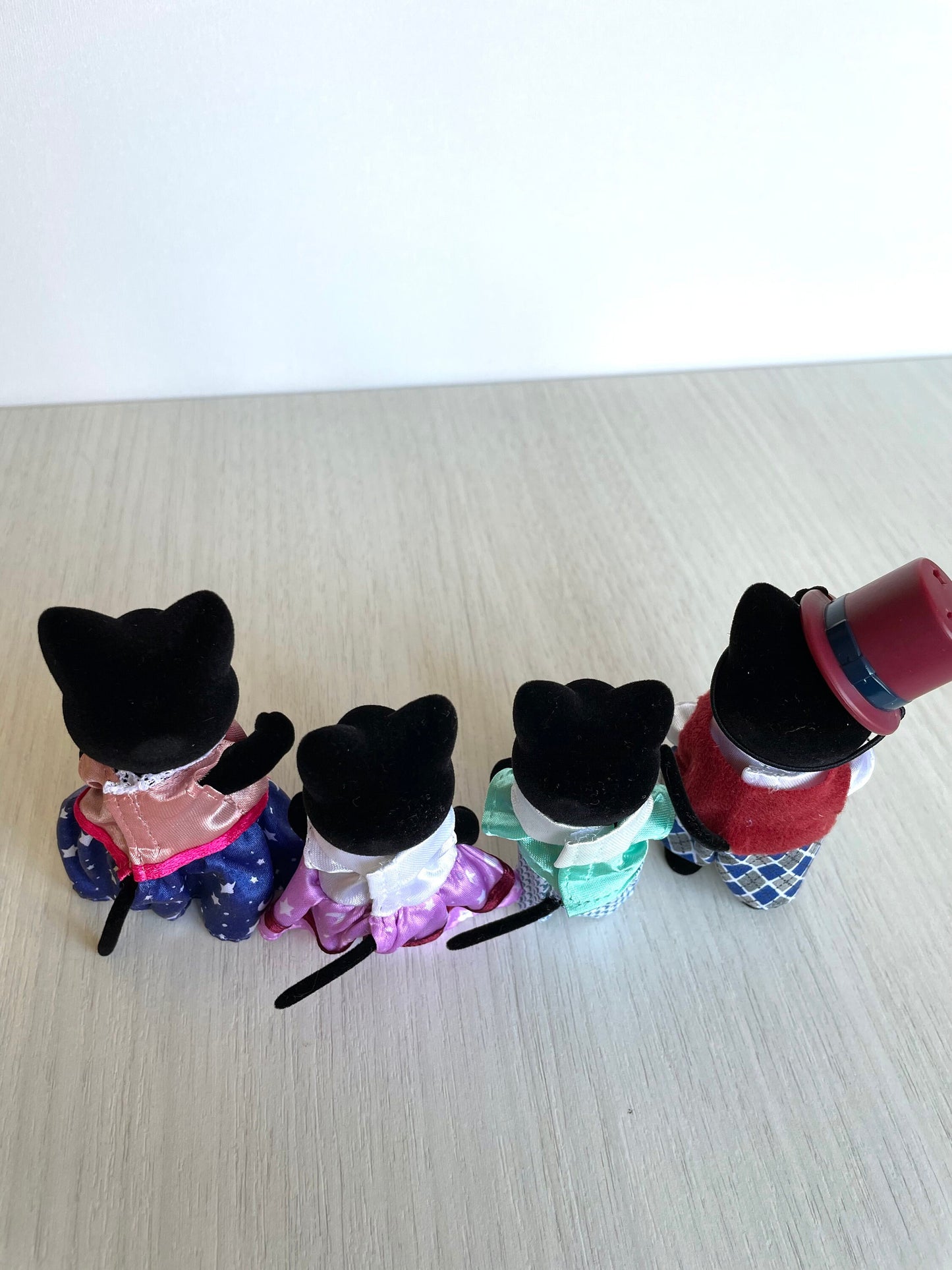 Collectible Midnight cat family — Sylvanian Families / Calico Critters