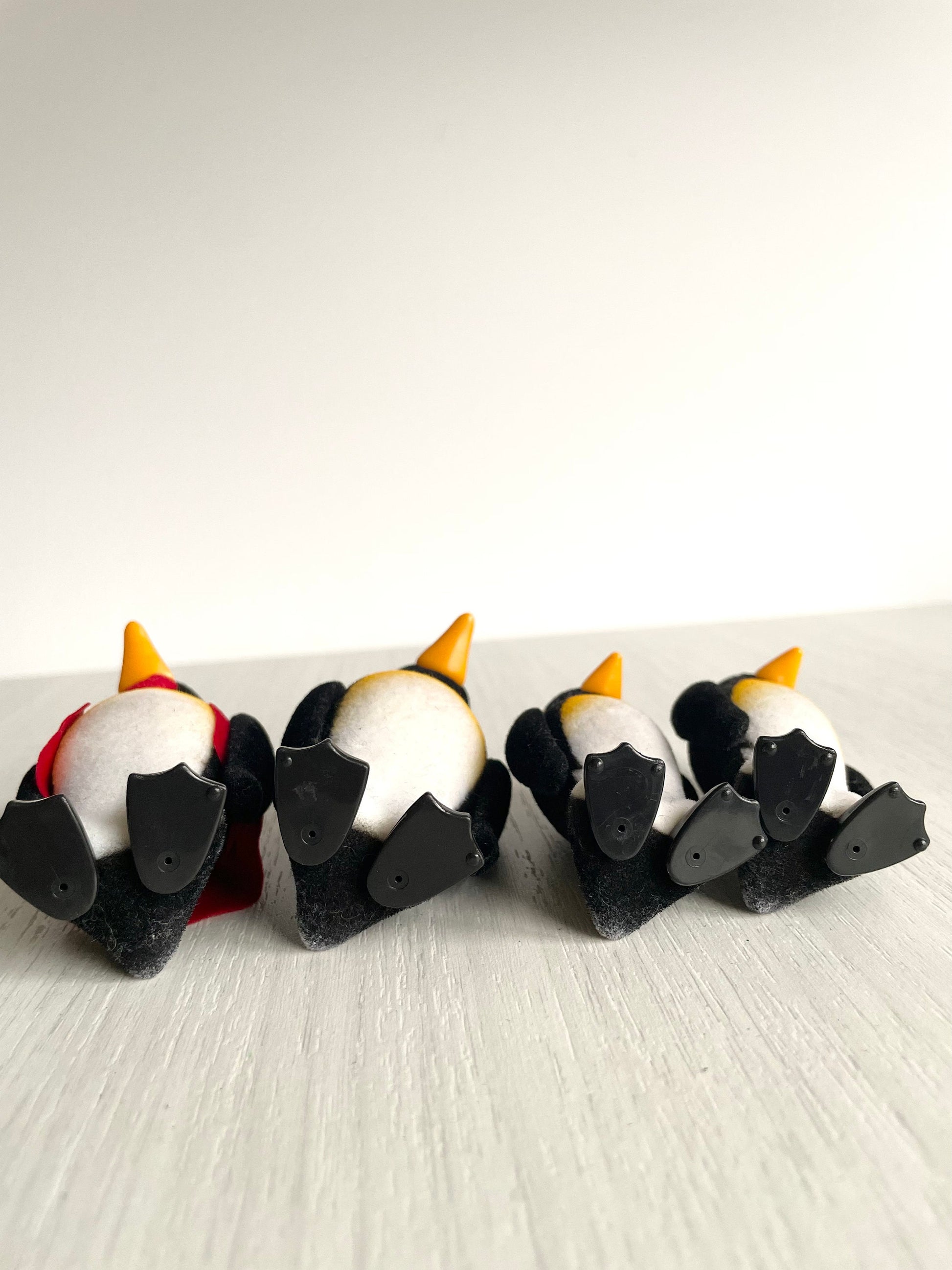 De Burg penguin family group — Sylvanian Families / Calico Critters
