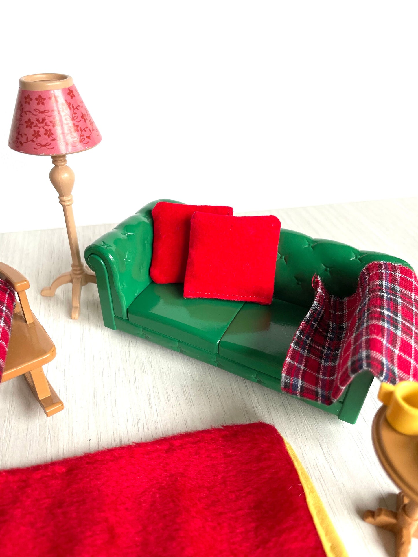 Sylvanian Families cosy living room working fireplace glowing — Calico Critters vintage