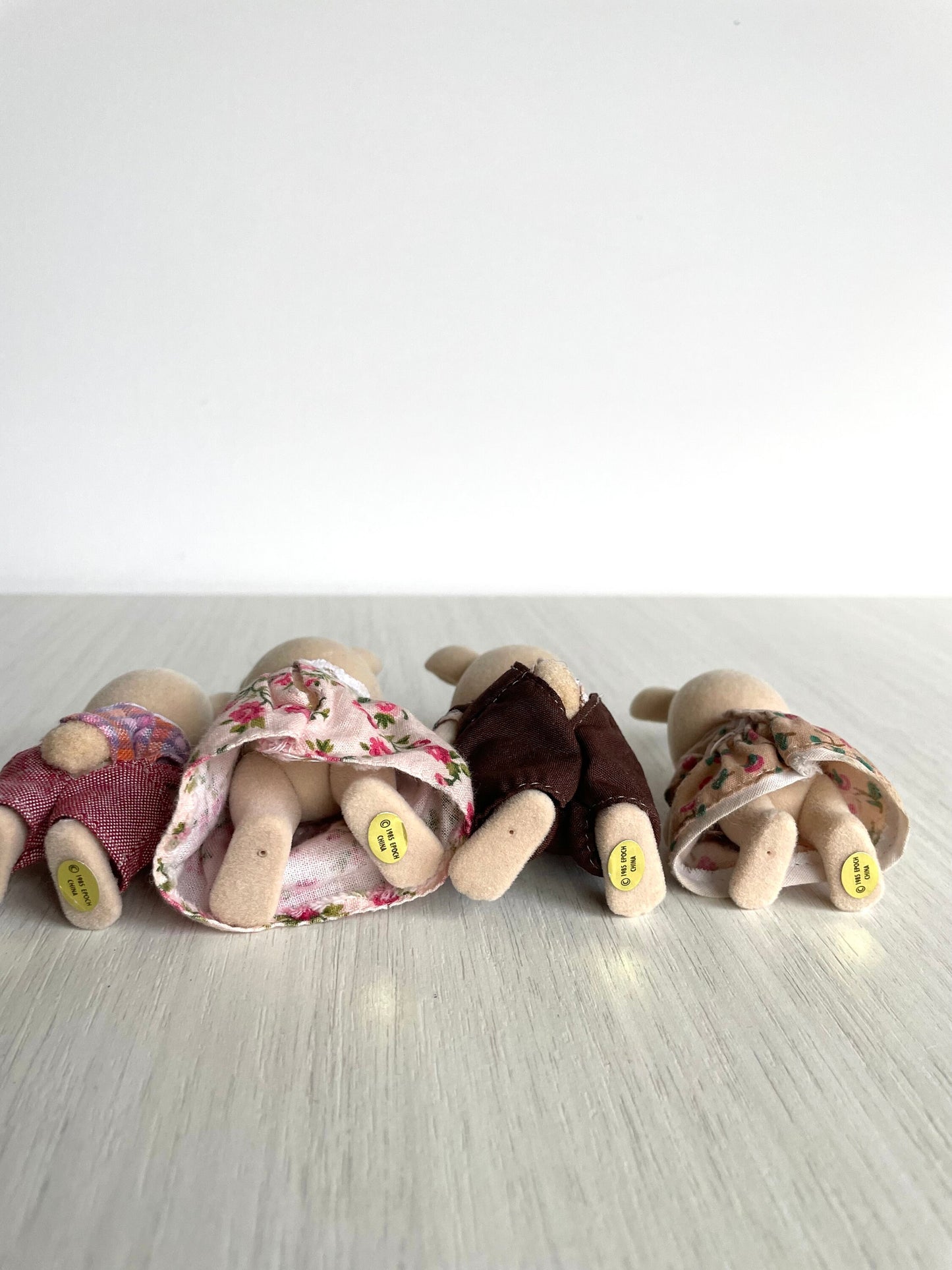 Calico Critters vintage Periwinkle Sweet Pea Rabbit Family, Perfect for Easter! Milk rabbit bunnies with fluffly tails and gripping hands — Sylvanian Families