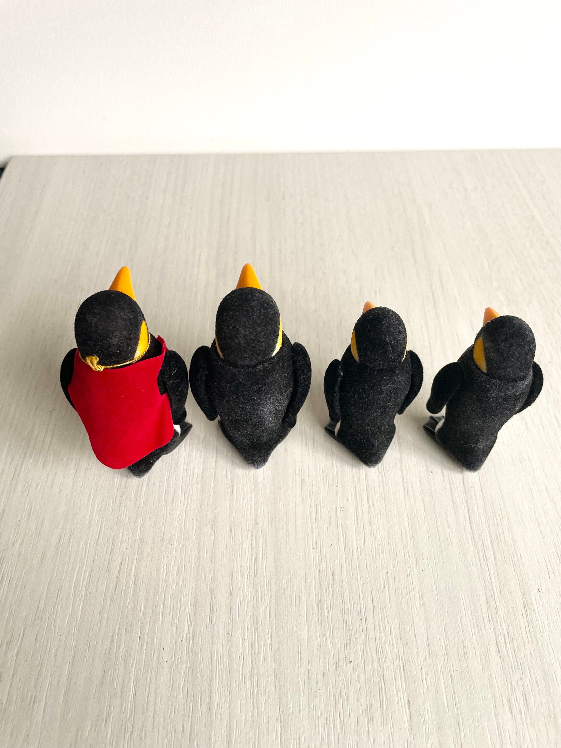 De Burg penguin children — vintage Sylvanian Families / Calico Critters