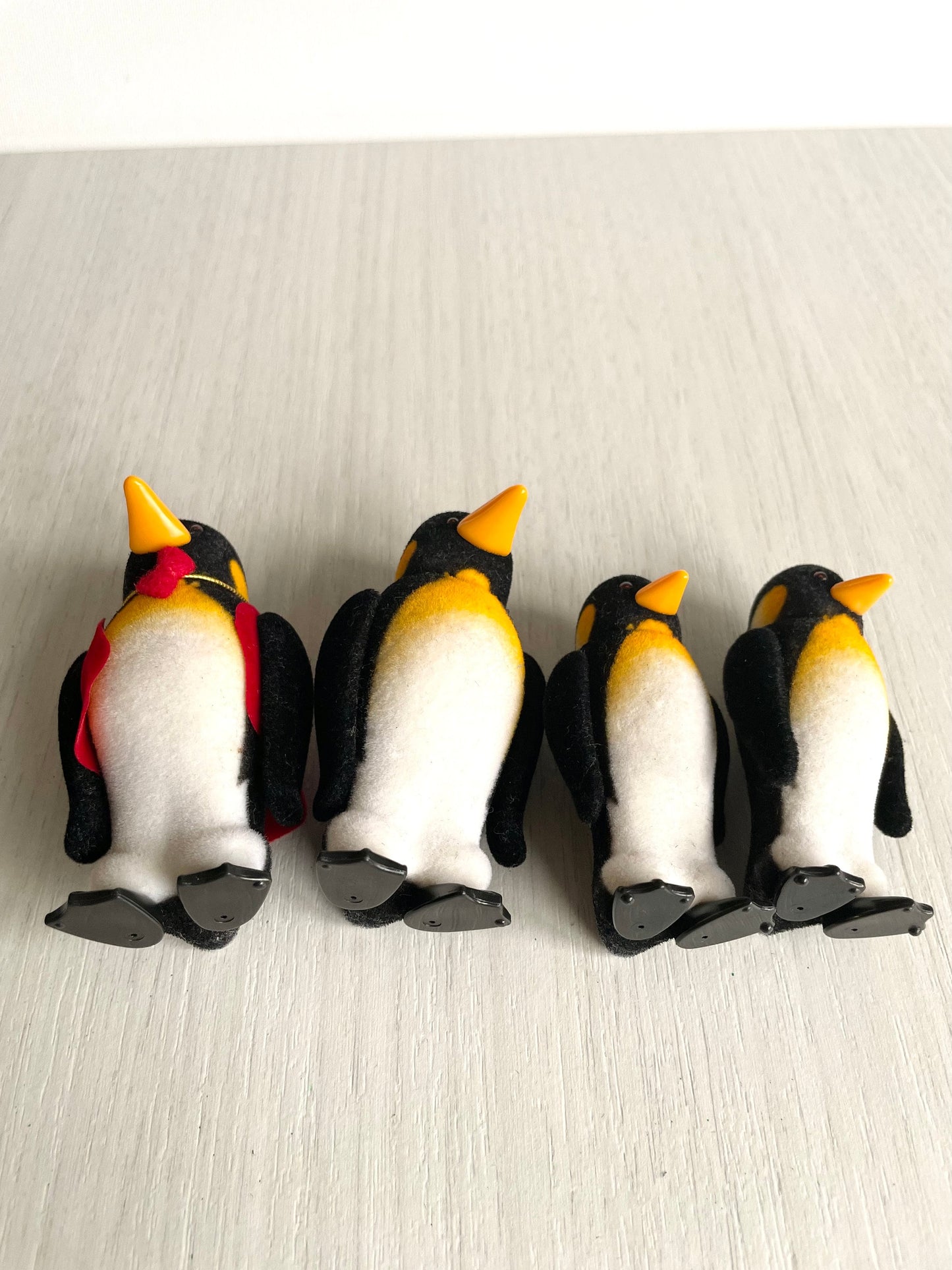 Collectible De Burg penguin family — Sylvanian Families / Calico Critters