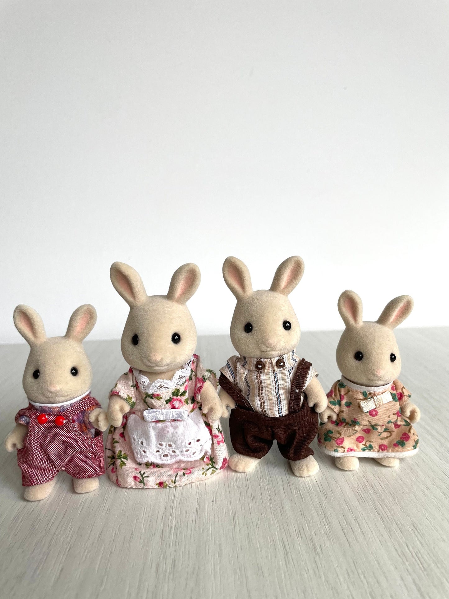 Calico Critters iconic vintage Periwinkle Sweet Pea Rabbit Family, Perfect for Easter! Milk rabbit bunnies with fluffly tails and gripping hands. Retro collector's item
