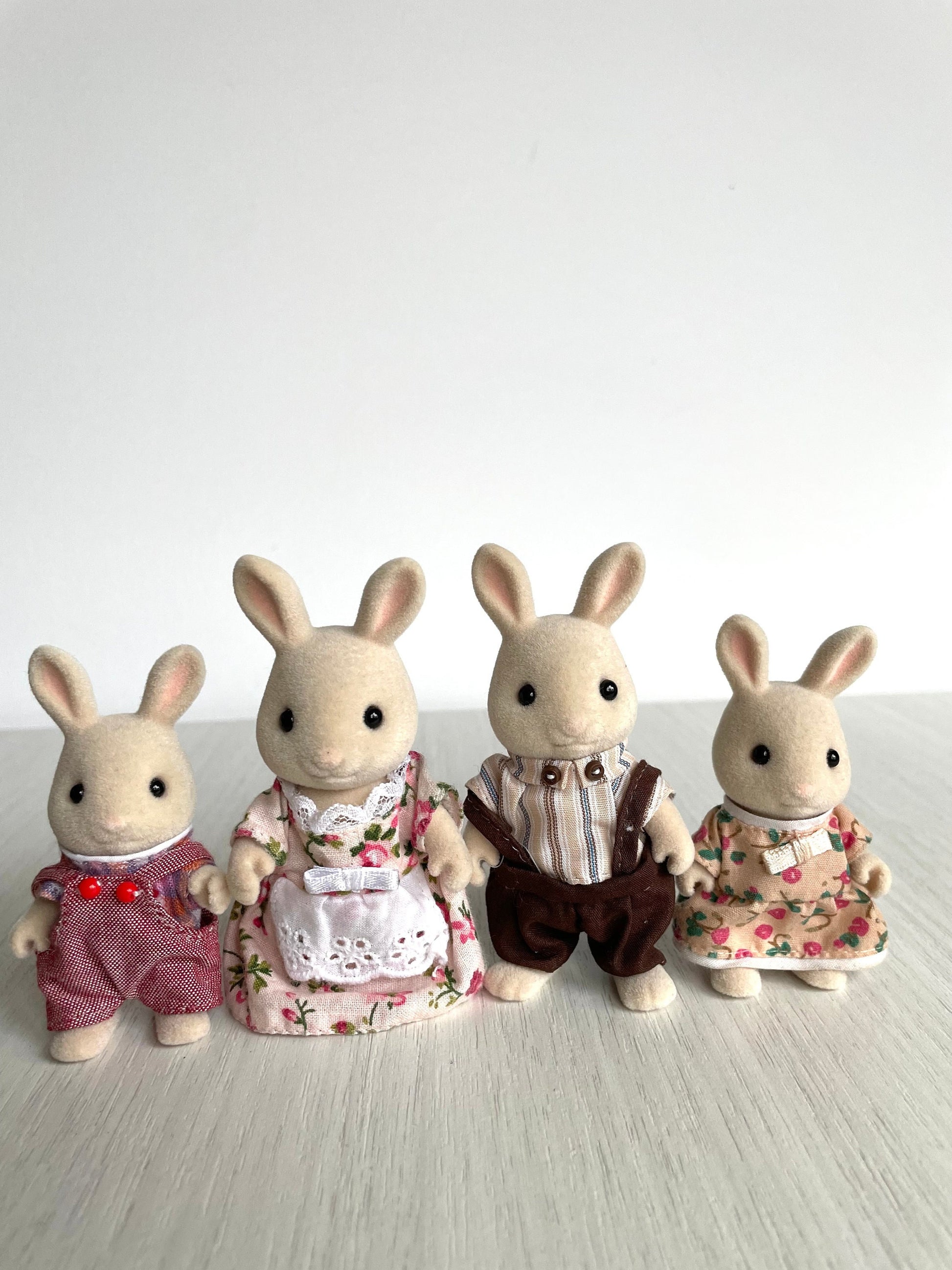 Calico Critters iconic vintage Periwinkle Sweet Pea Rabbit Family, Perfect for Easter! Milk rabbit bunnies with fluffly tails and gripping hands. Retro collector's item