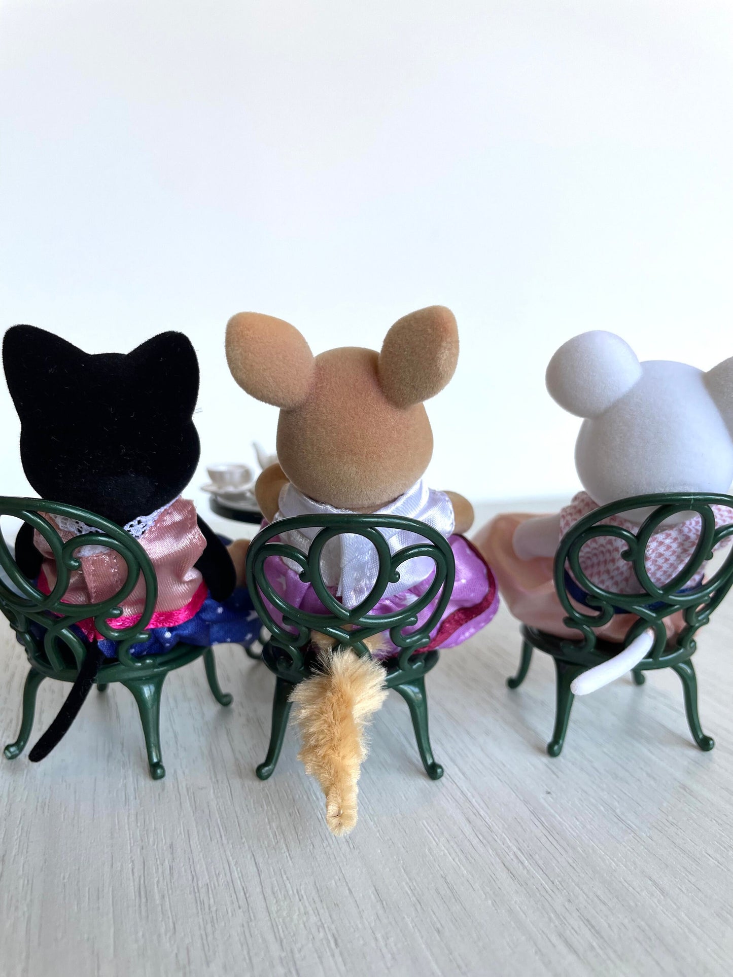 Calico Critters tea party custom set with kangaroo mom, sunny rabbit, marshmellow mouse, midnight cat, tea cups, food pastries and table — Sylvanian Families