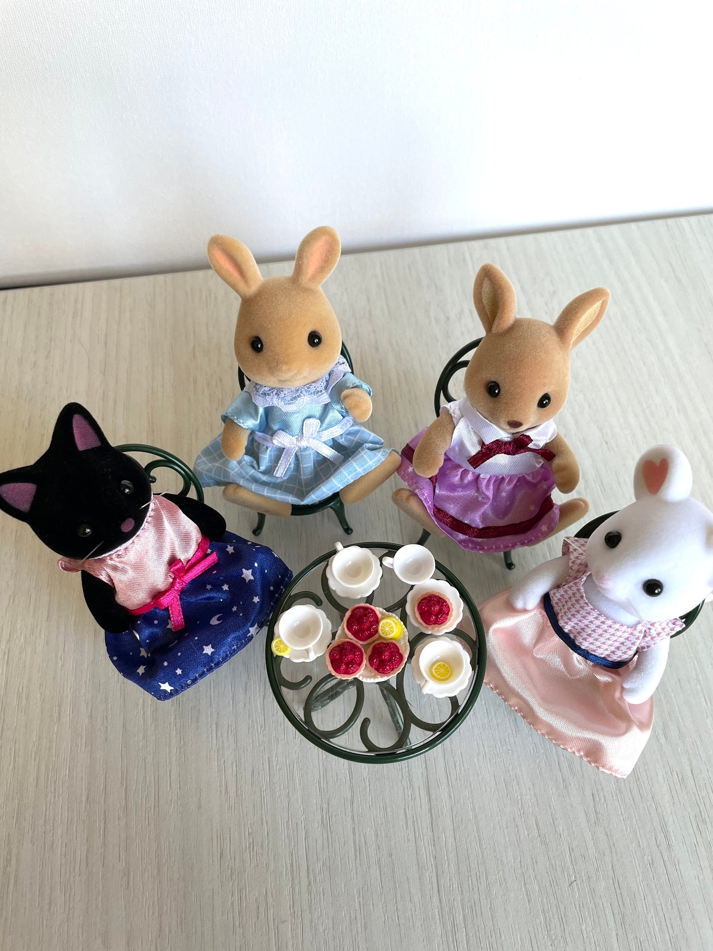 Calico Critters tea party custom set with kangaroo mom, sunny rabbit, marshmellow mouse, midnight cat, tea cups, food pastries and table — Sylvanian Families