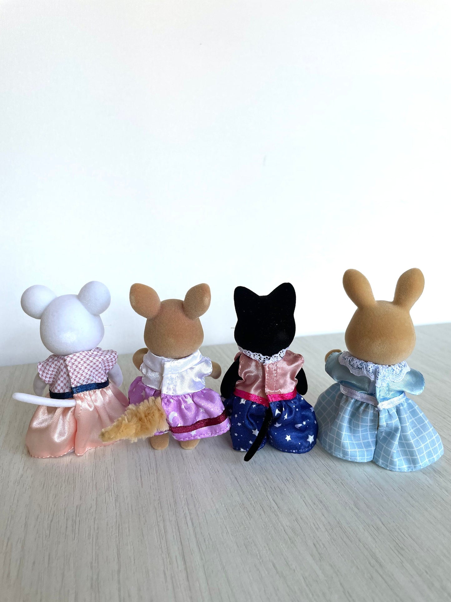 Calico Critters tea party custom set with kangaroo mom, sunny rabbit, marshmellow mouse, midnight cat, tea cups, food pastries and table — Sylvanian Families