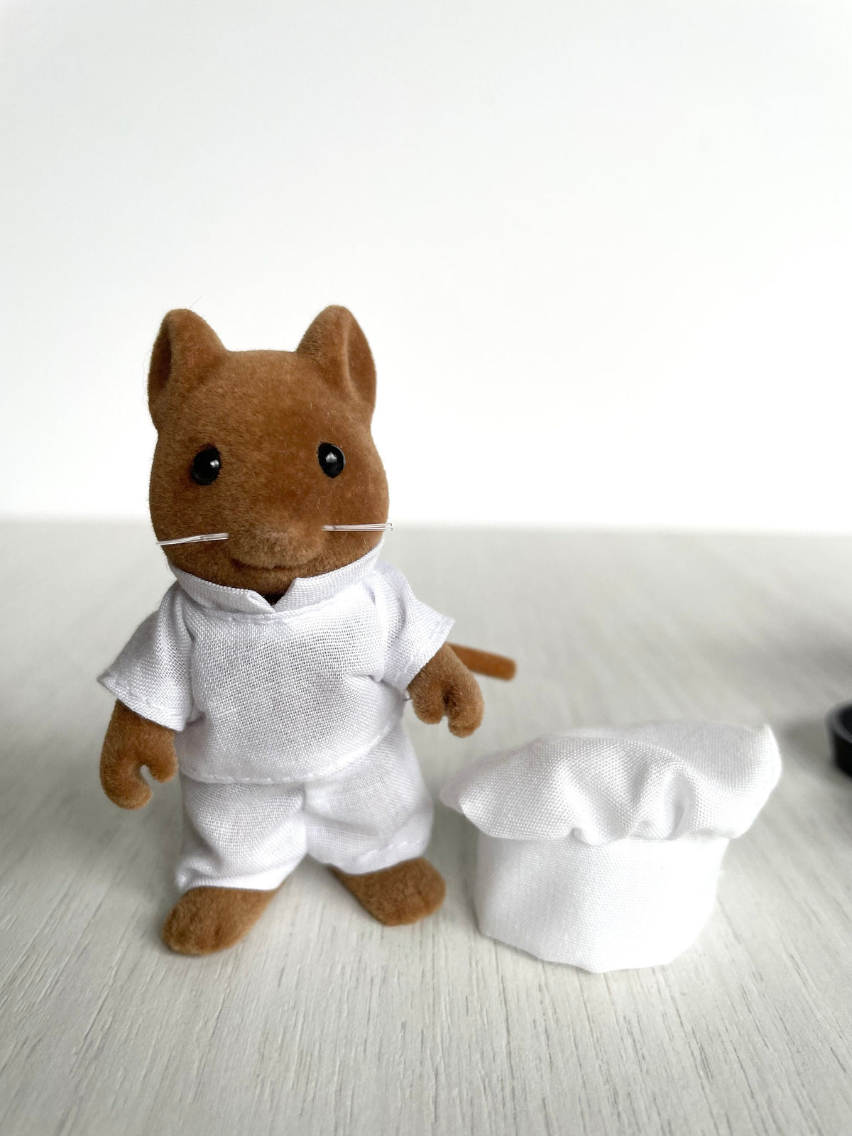 Miniature chef mouse figure with dollhouse kitchen cooking stove and frying pan with cutting board, oven mitts, salt & pepper shaker + lemon. This set comes with basil holding his knife and wearing his chef outfit slicing lemons. — photo 9