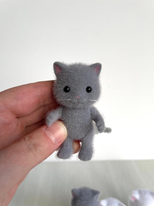 Child gray Persian cat spare critter — brand new Calico Critters / Sylvanian Families figure, naked for customizing or replacement