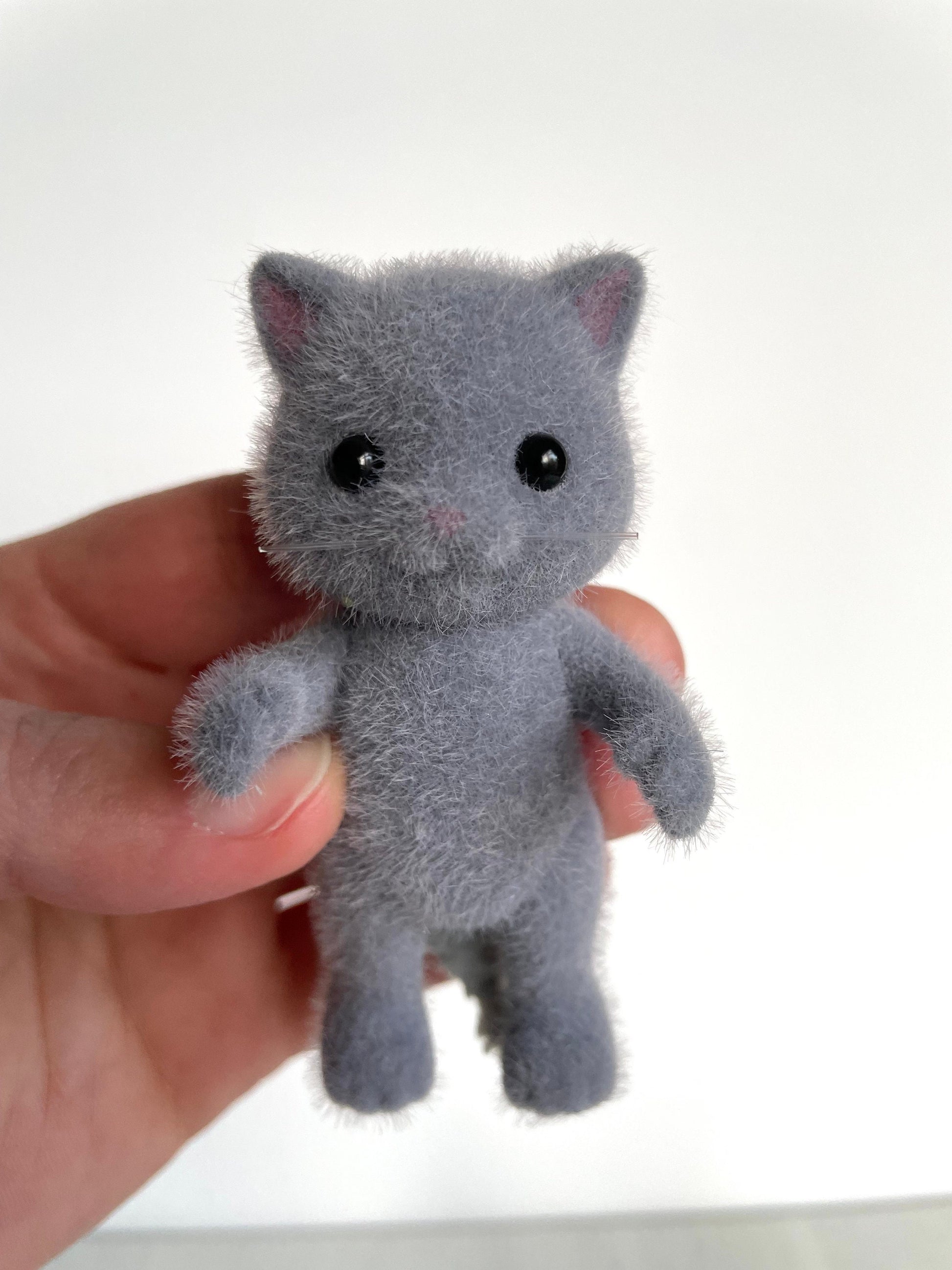 Adult gray Persian cat spare critter — brand new Calico Critters / Sylvanian Families figure, naked for customizing or replacement