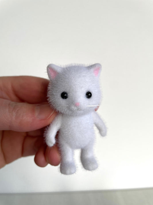 Child white Persian cat spare critter — brand new Calico Critters / Sylvanian Families figure, naked for customizing or replacement