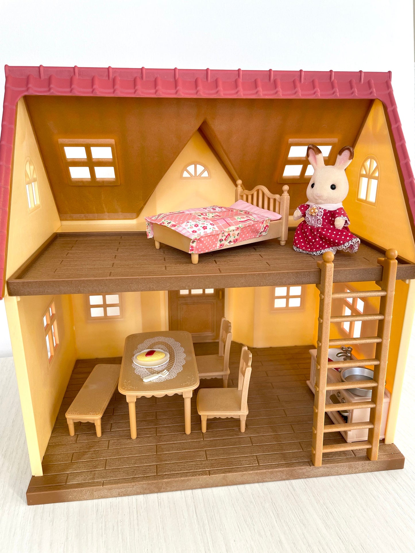 Calico Critters Original Cozy Cottage Starter Home, Sylvanian Families home complete