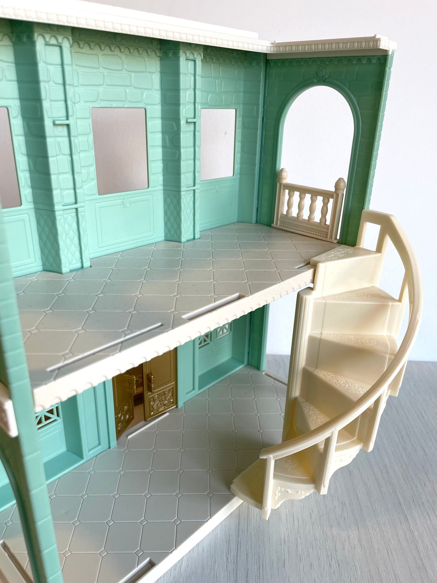 Calico Critters building with Gold door — Sylvanian Families
