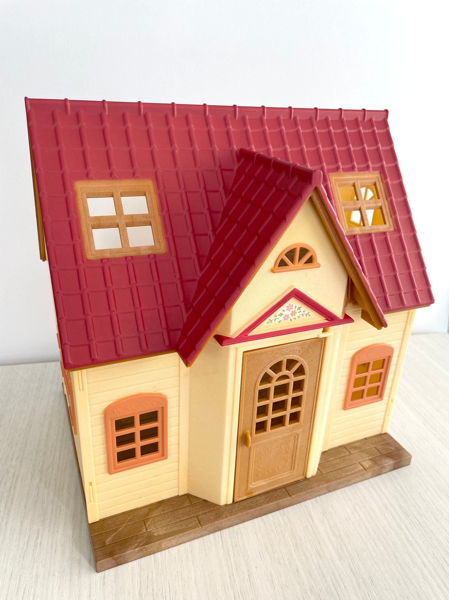 Calico Critters Original Cozy Cottage Starter Home, Sylvanian Families home complete