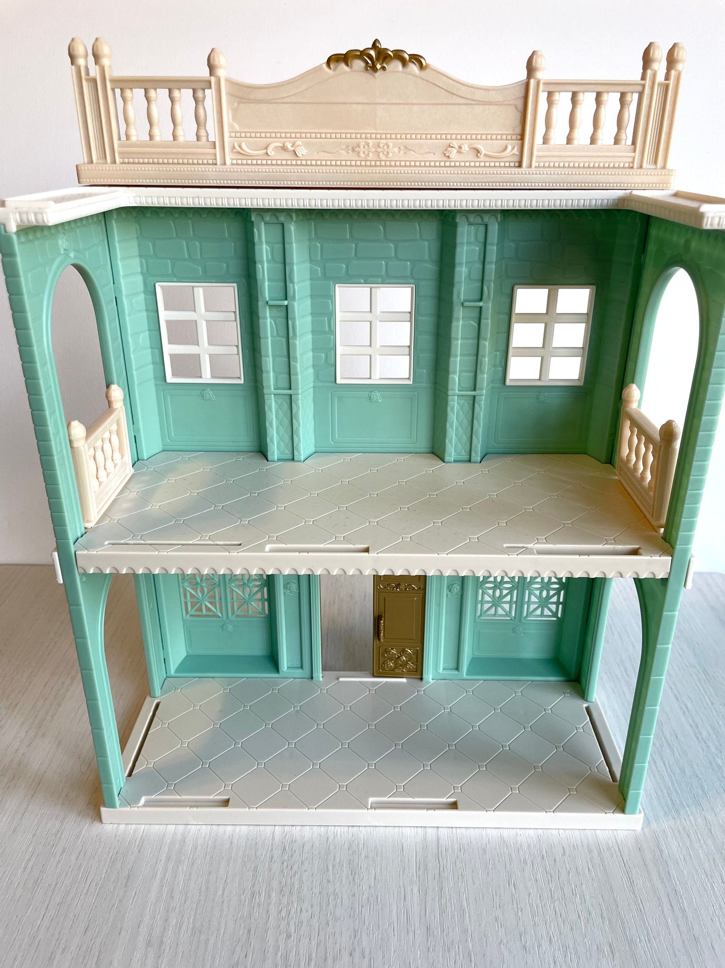 Calico Critters building with Gold door — Sylvanian Families