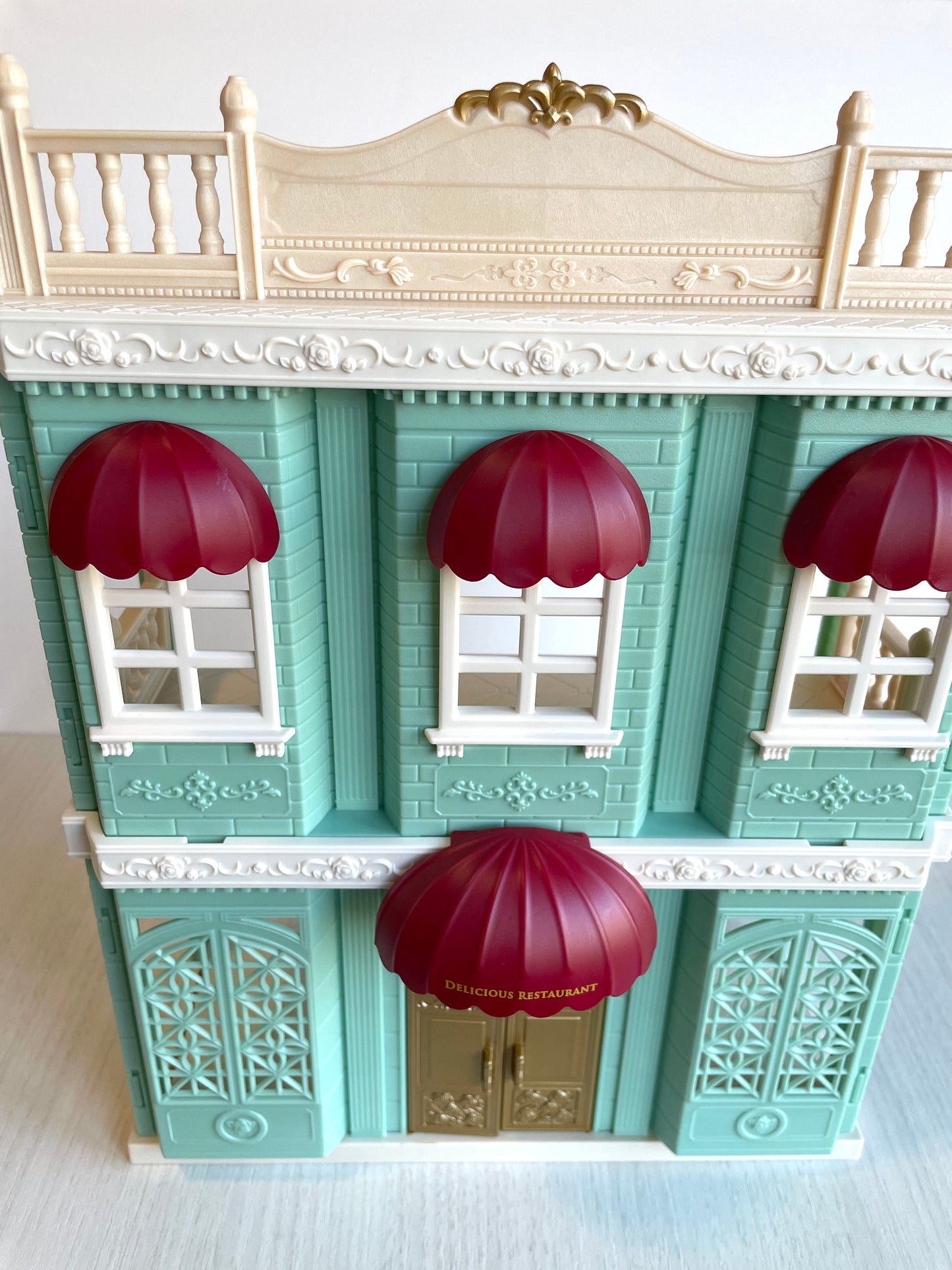 Calico Critters building with Gold door — Sylvanian Families