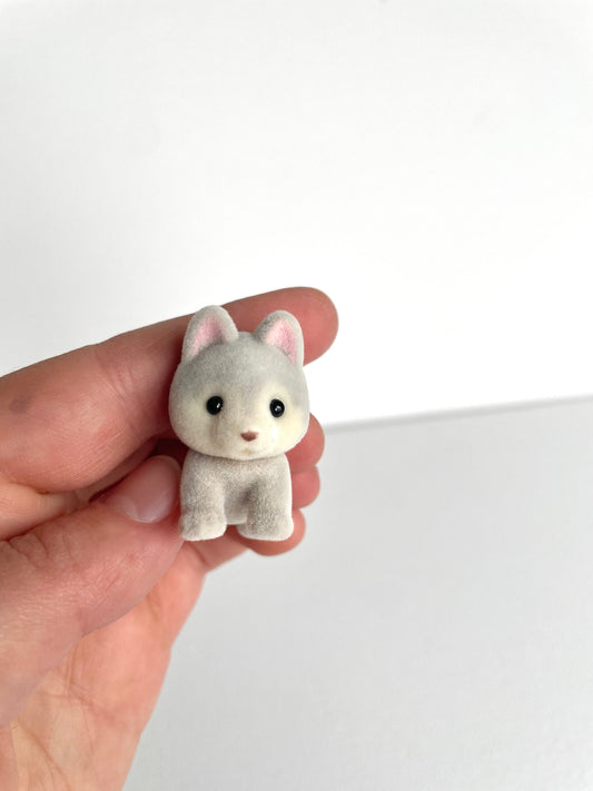Baby pale grey husky (crawling) spare critter — brand new Calico Critters / Sylvanian Families figure, naked for customizing or replacement