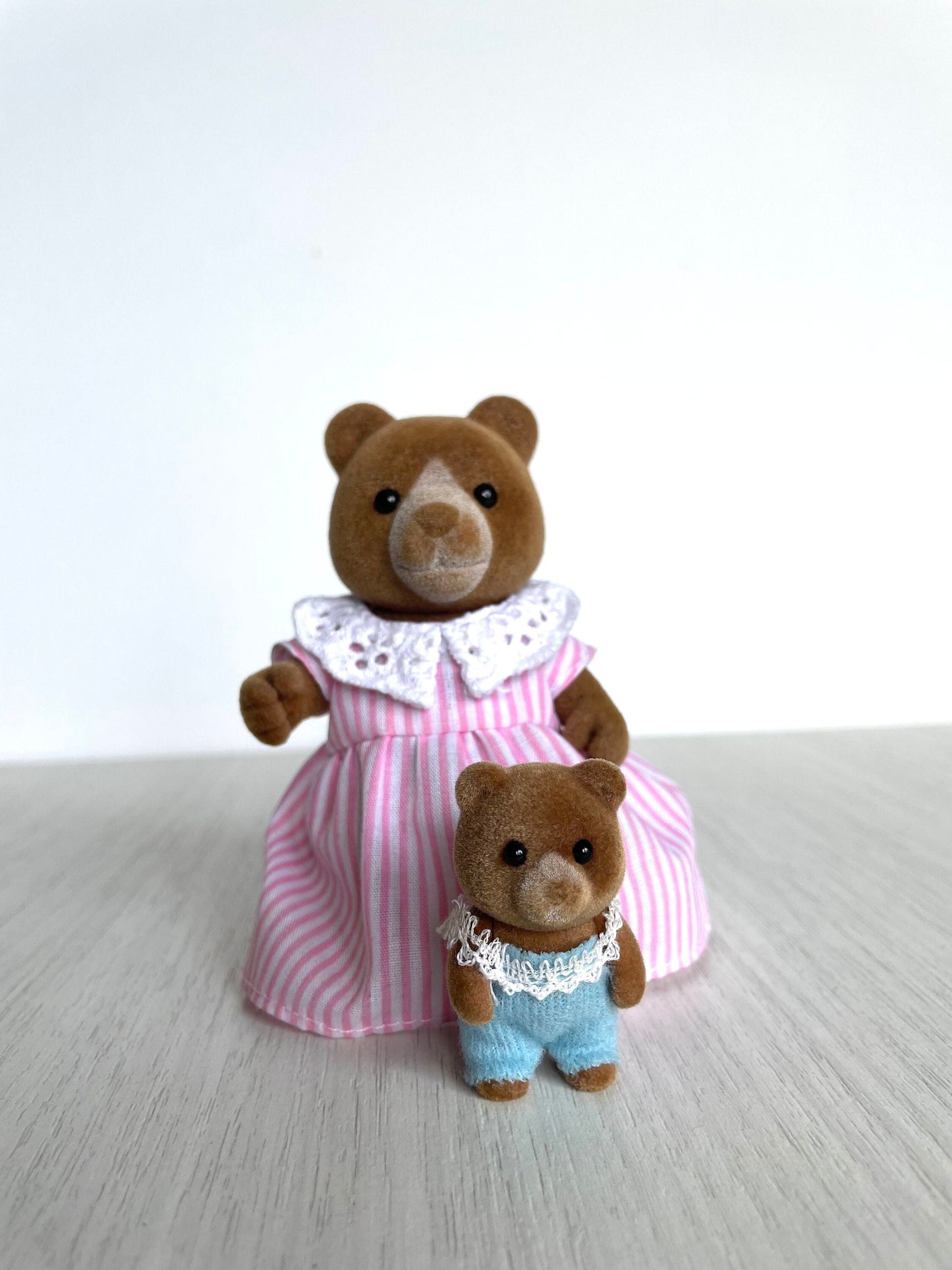 Vintage Sylvanian Families Marmalade bear mother and baby, brown bears with tear drop mouths — Calico Critters