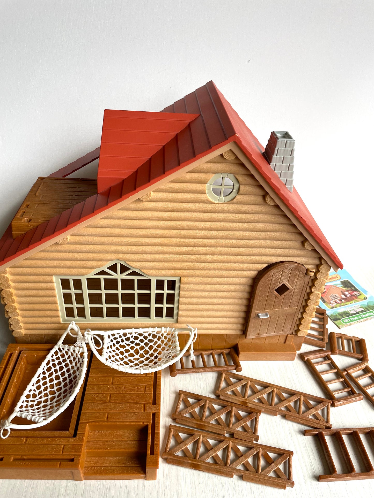 Calico Critters Sylvanian Families Log Cabin with red roof