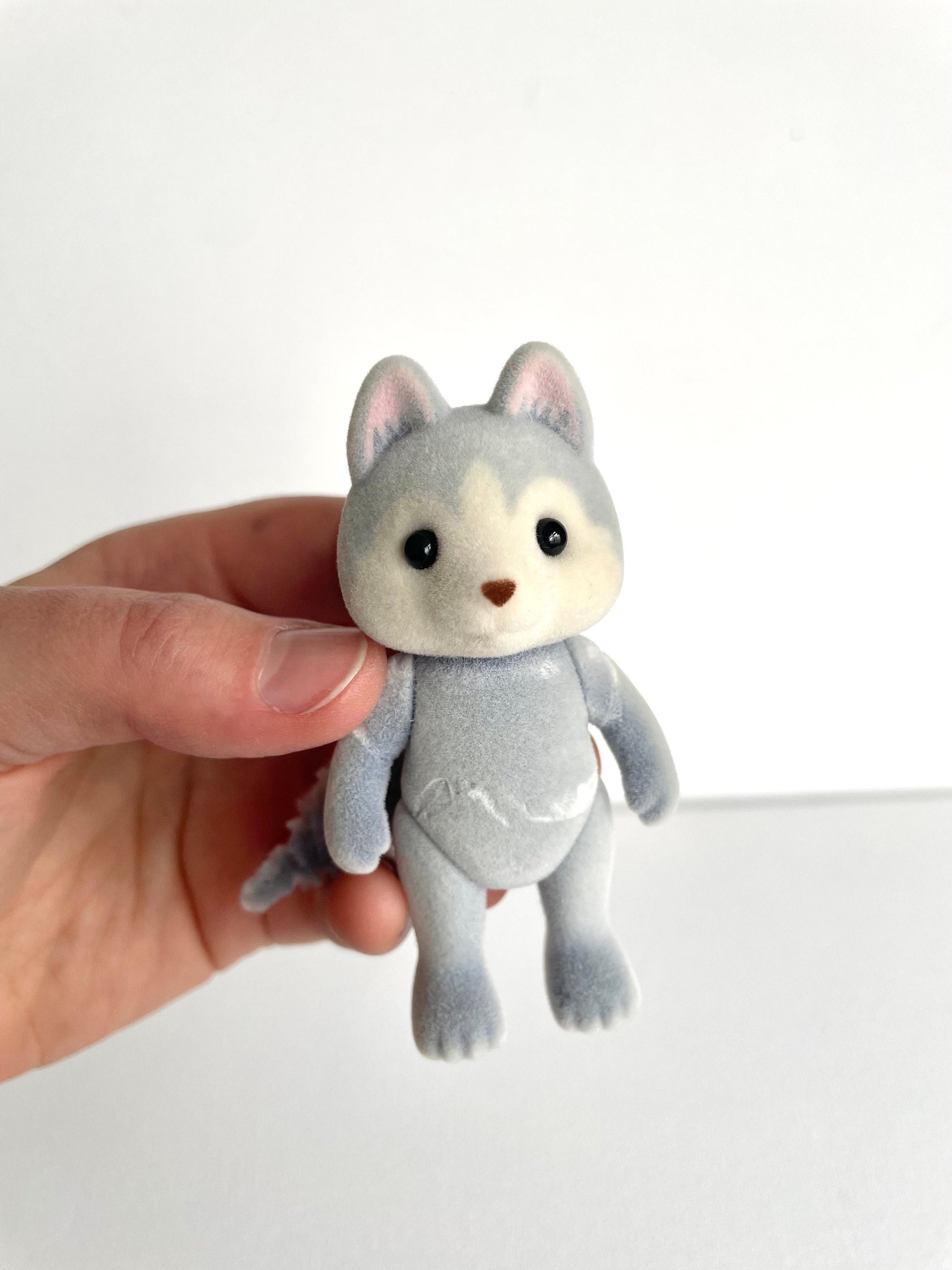 Adult blue-grey husky spare critter — brand new Calico Critters / Sylvanian Families figure, naked for customizing or replacement