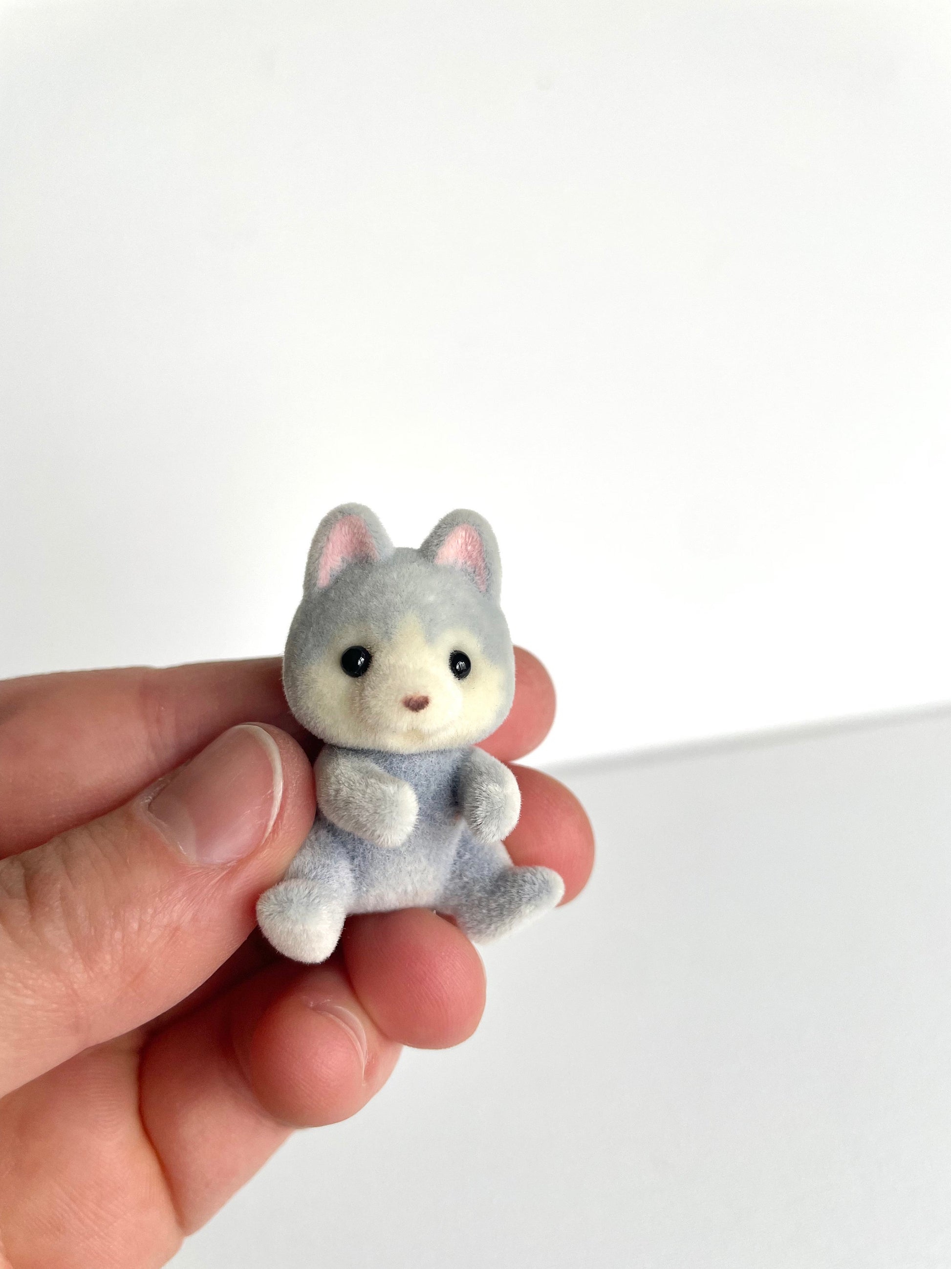 Baby blue-grey husky (sitting) spare critter — brand new Calico Critters / Sylvanian Families figure, naked for customizing or replacement