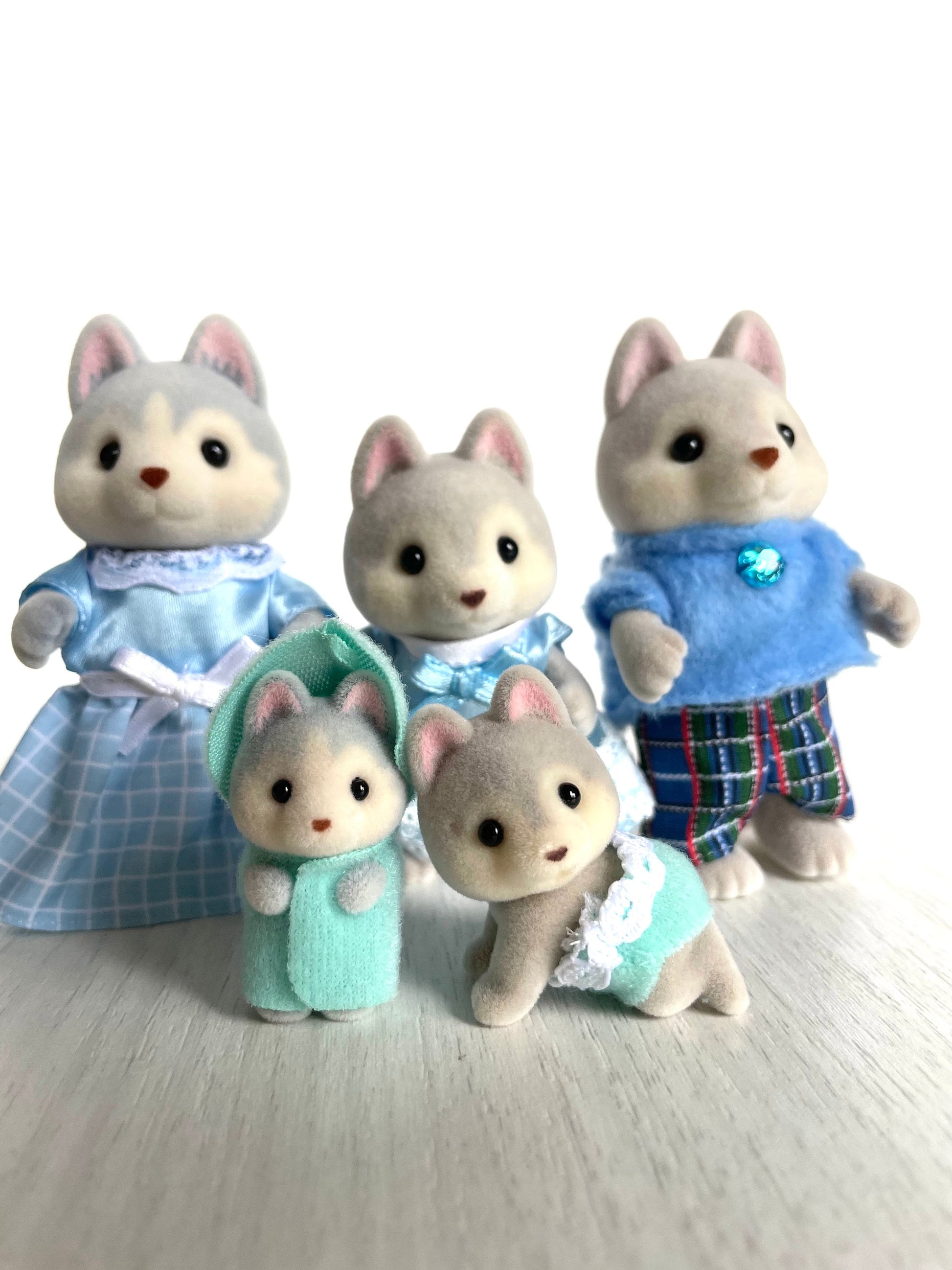 Husky mom dad sister and babies bundle — Calico Critters / Sylvanian Families