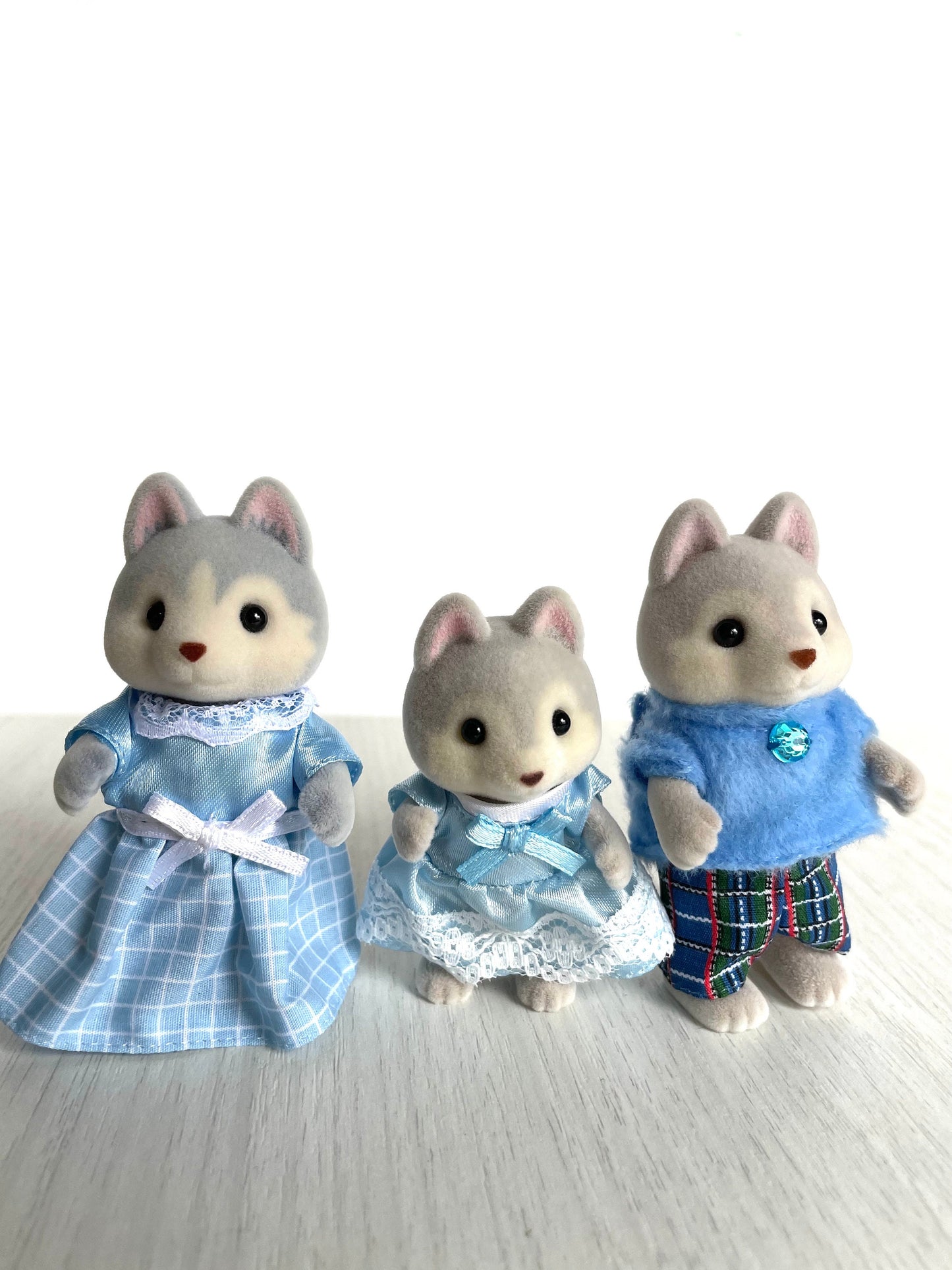 Husky family in blue clothes detail — Calico Critters / Sylvanian Families