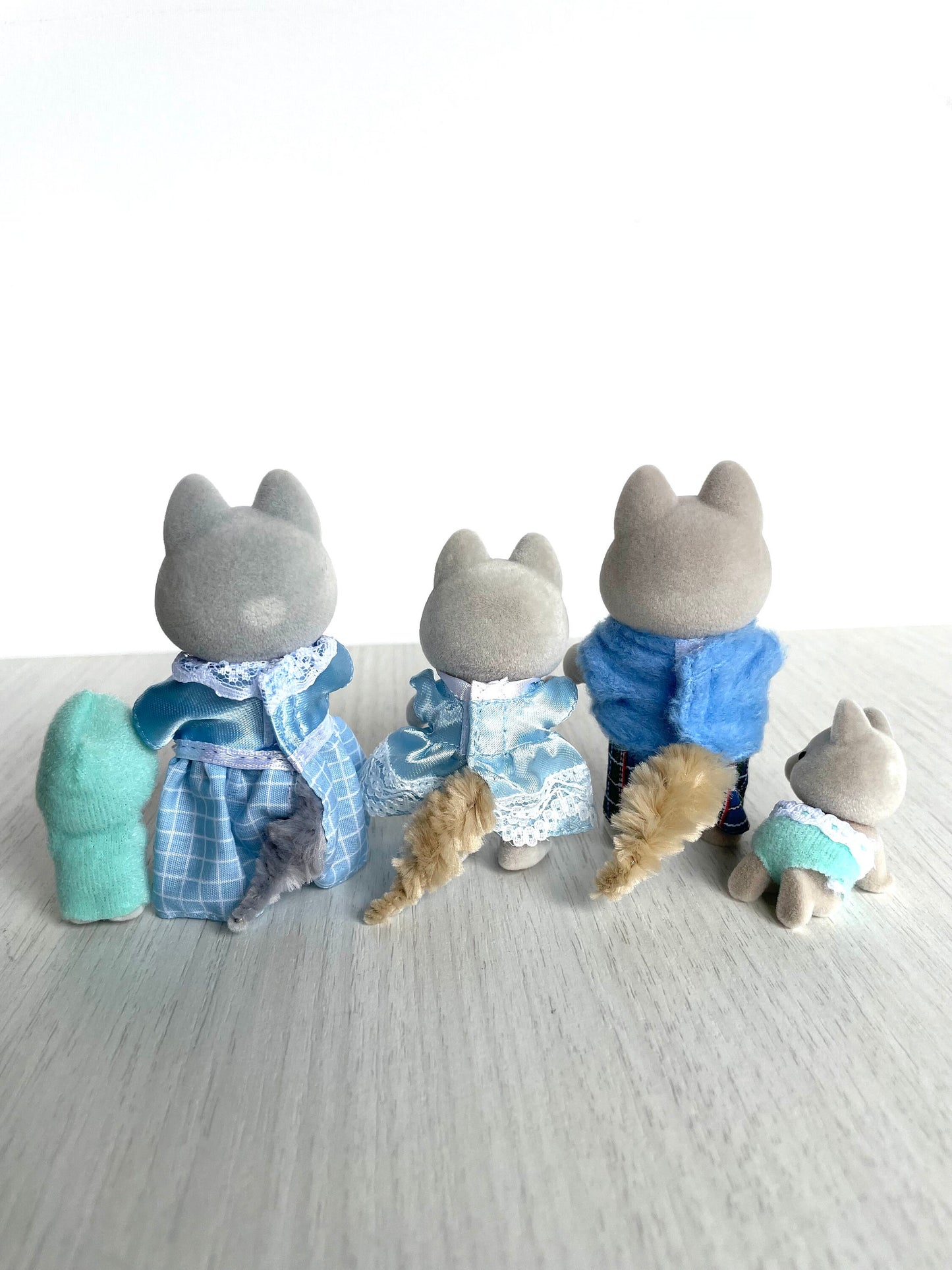 One-of-a-kind husky family bundle — Calico Critters / Sylvanian Families