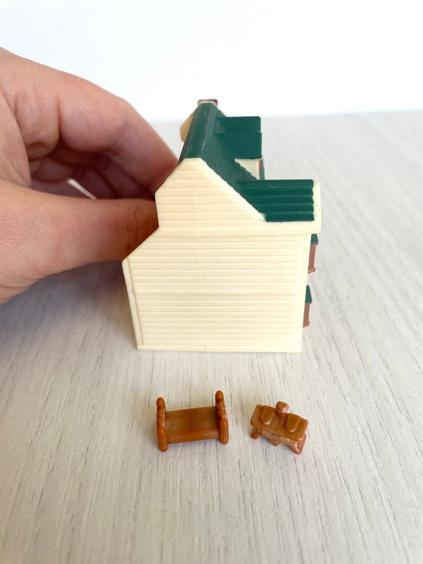 Miniature Calico Critters Oakwood Manor dollhouse, House on the Hill tiny version with little furniture pieces and white Persian cat girl — Sylvanian Families