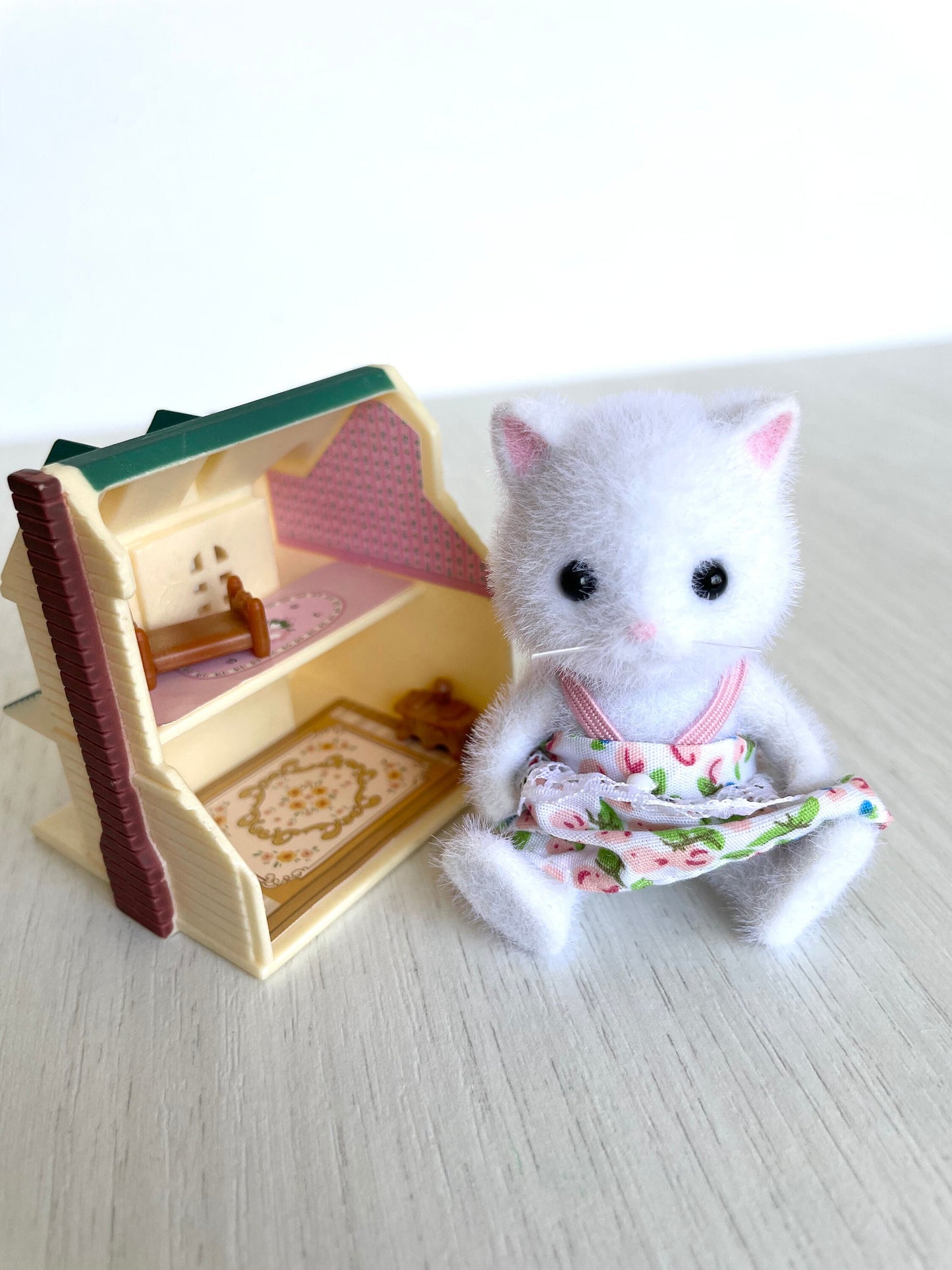 Miniature Calico Critters Oakwood Manor dollhouse, House on the Hill tiny version with little furniture pieces and white Persian cat girl — Sylvanian Families