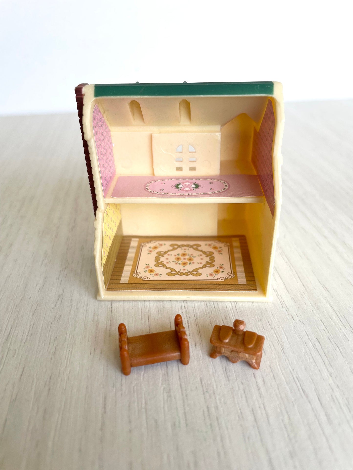 Miniature Calico Critters Oakwood Manor dollhouse, House on the Hill tiny version with little furniture pieces and white Persian cat girl — Sylvanian Families