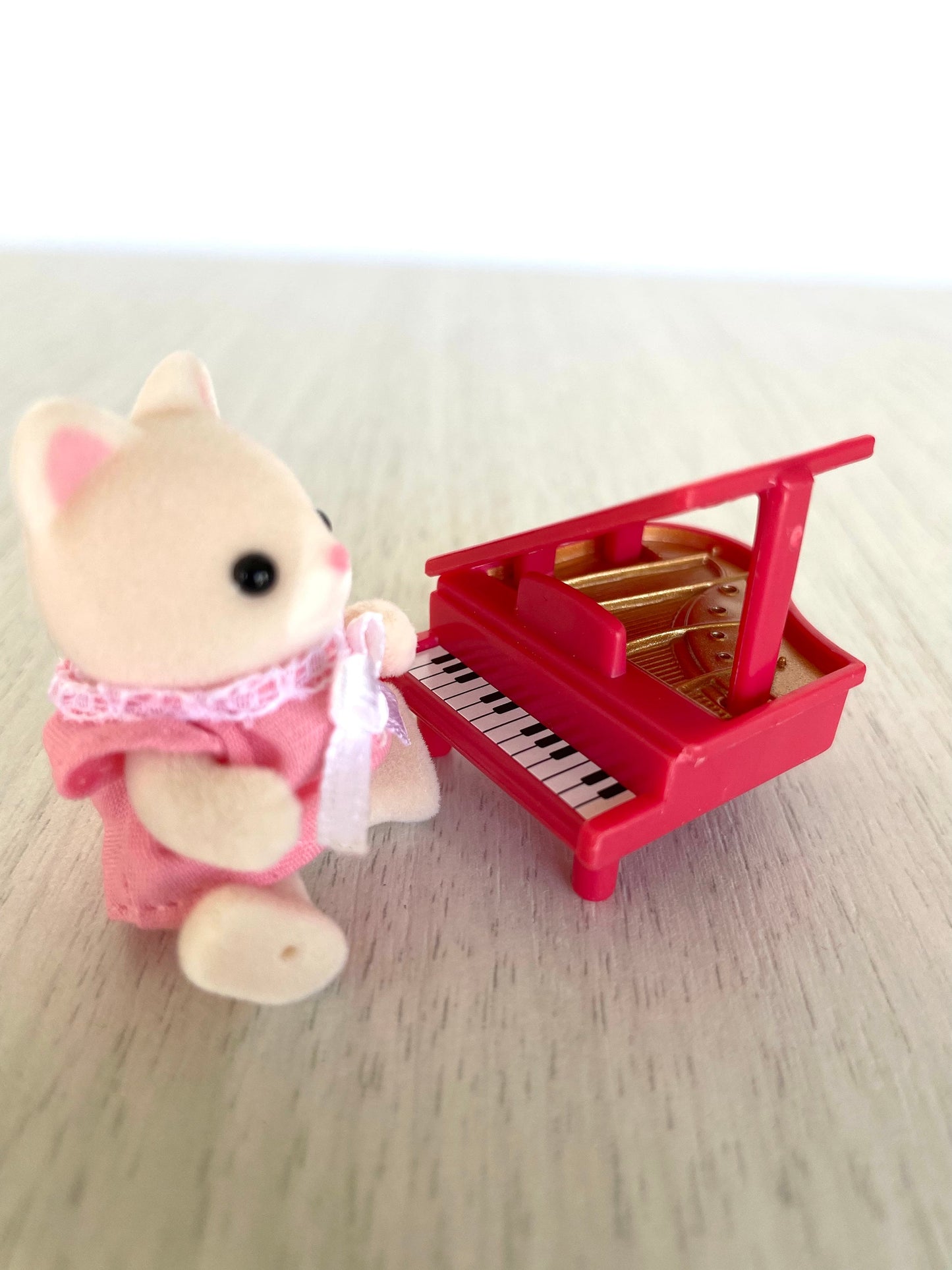 Calico Critters Miniature Red Piano, Mini Musical Instrument for dollhouse — Sylvanian Families