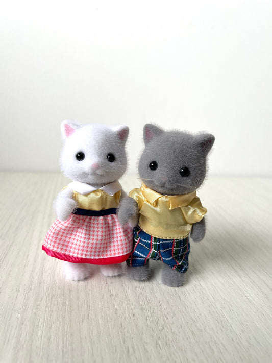 Calico Critters Persian Cat Couple, Matching Yellow Outfits, grey and white kitty figures — Sylvanian Families