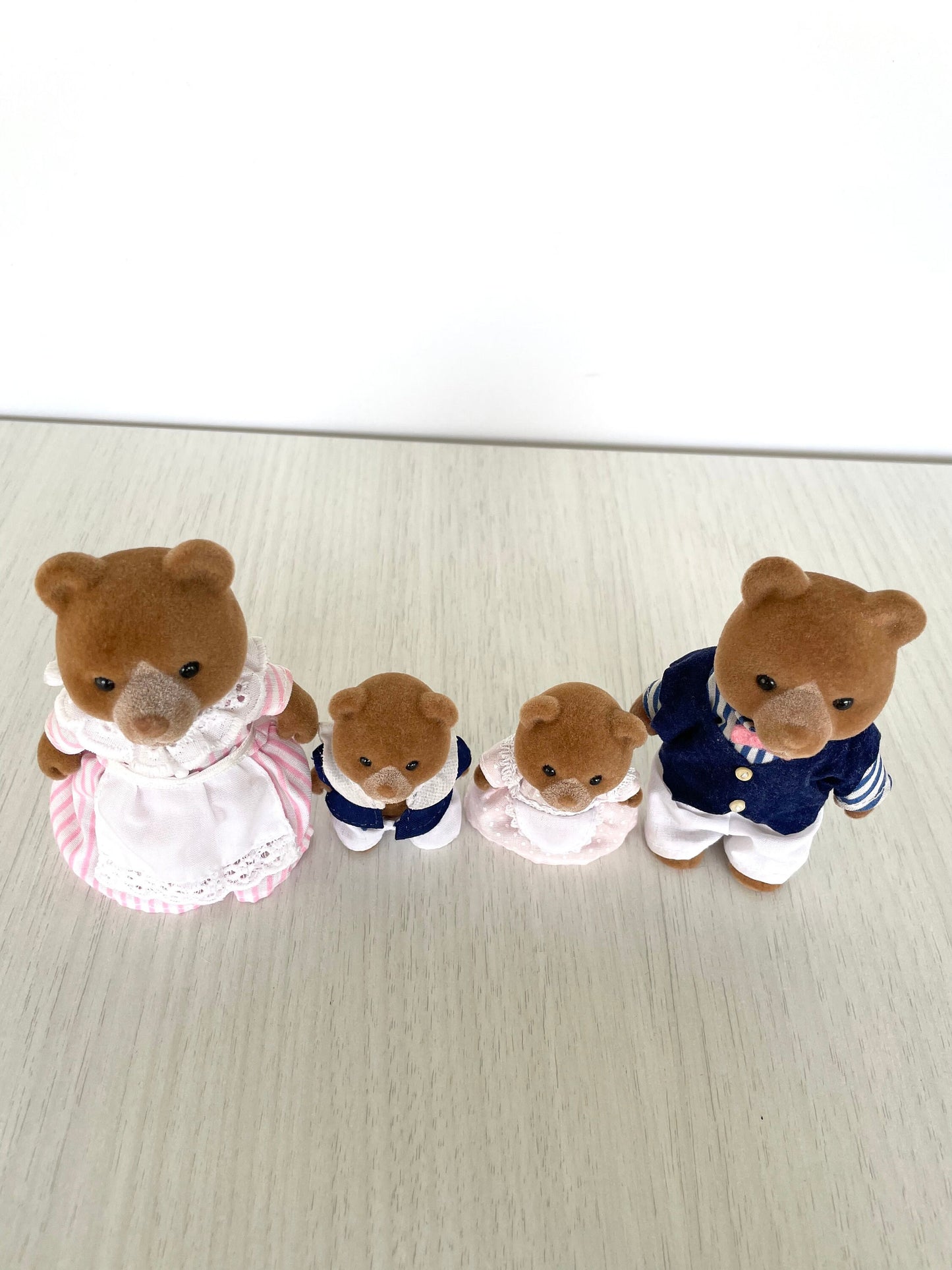 Marmalade Bear family in original clothes — vintage Sylvanian Families / Calico Critters