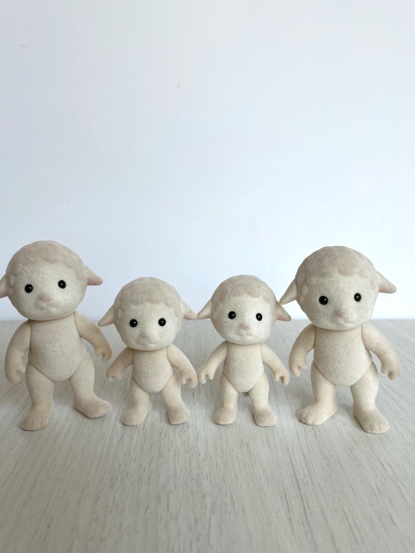 Calico Critters Vintage Dale Sheep family with gripping hands — Sylvanian Families
