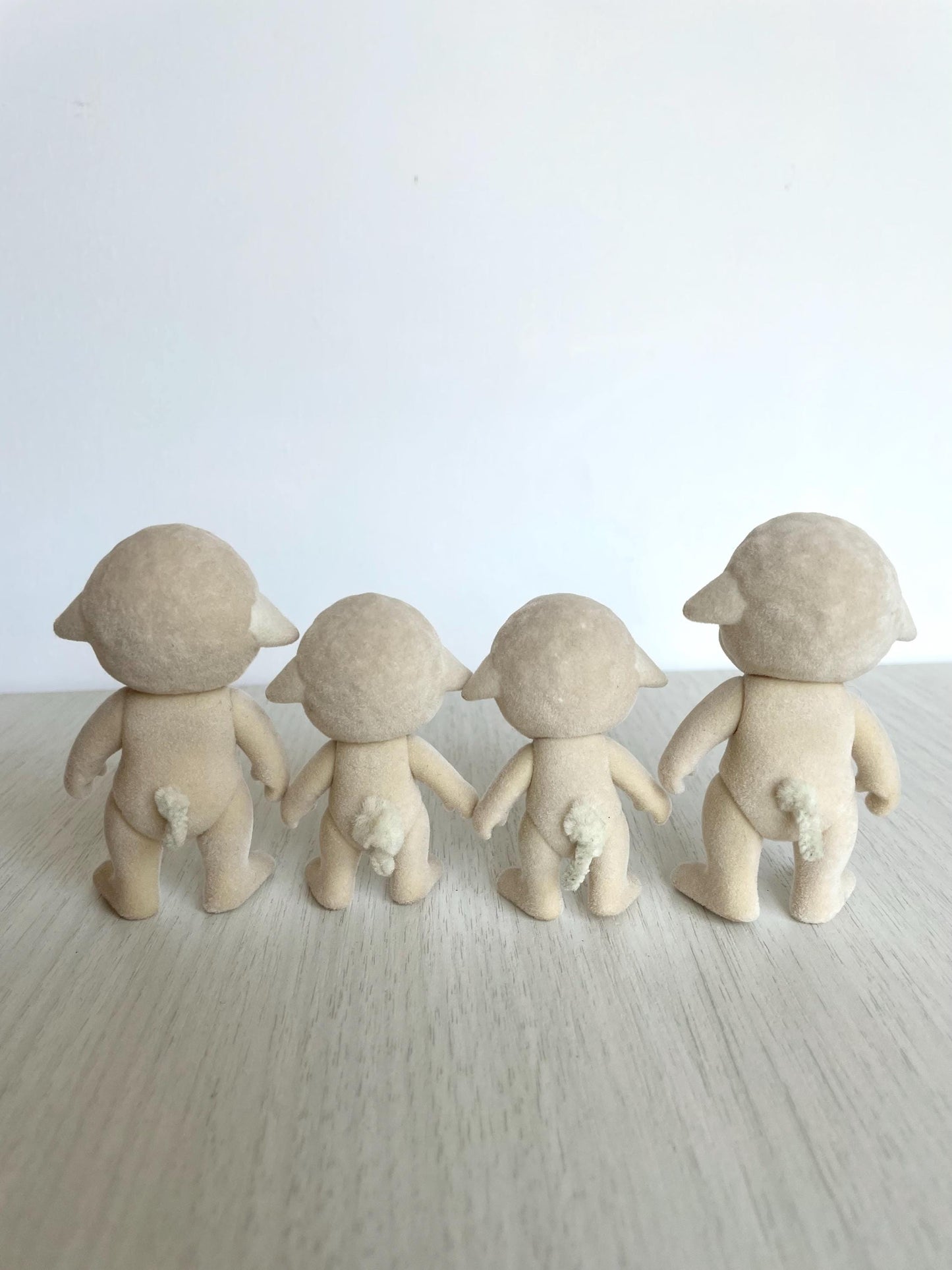 Calico Critters Vintage Dale Sheep family with gripping hands — Sylvanian Families