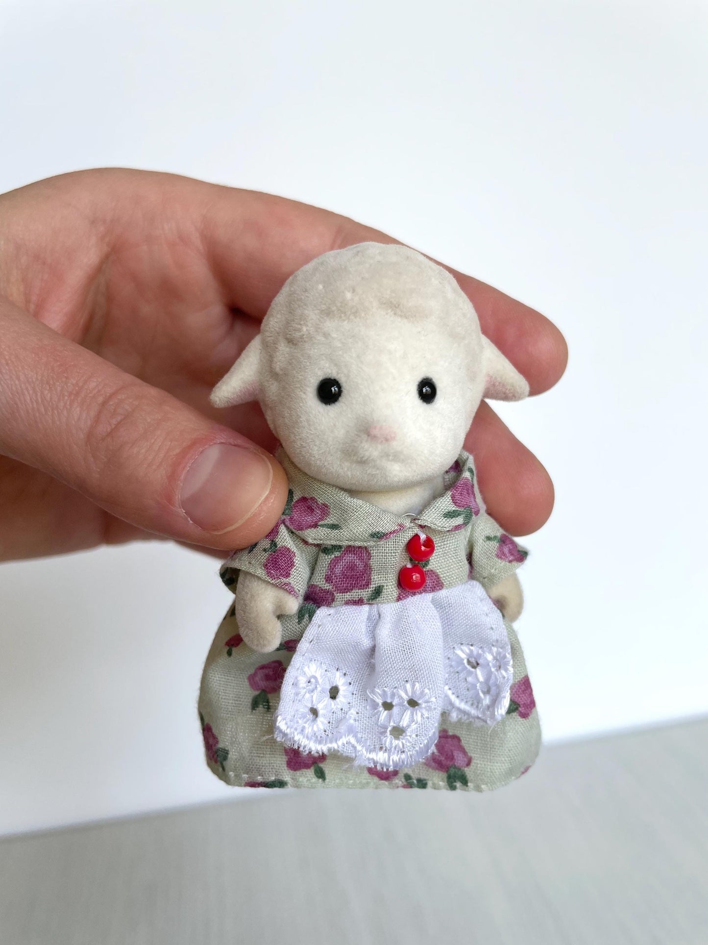 Calico Critters Vintage Dale Sheep family with gripping hands — Sylvanian Families