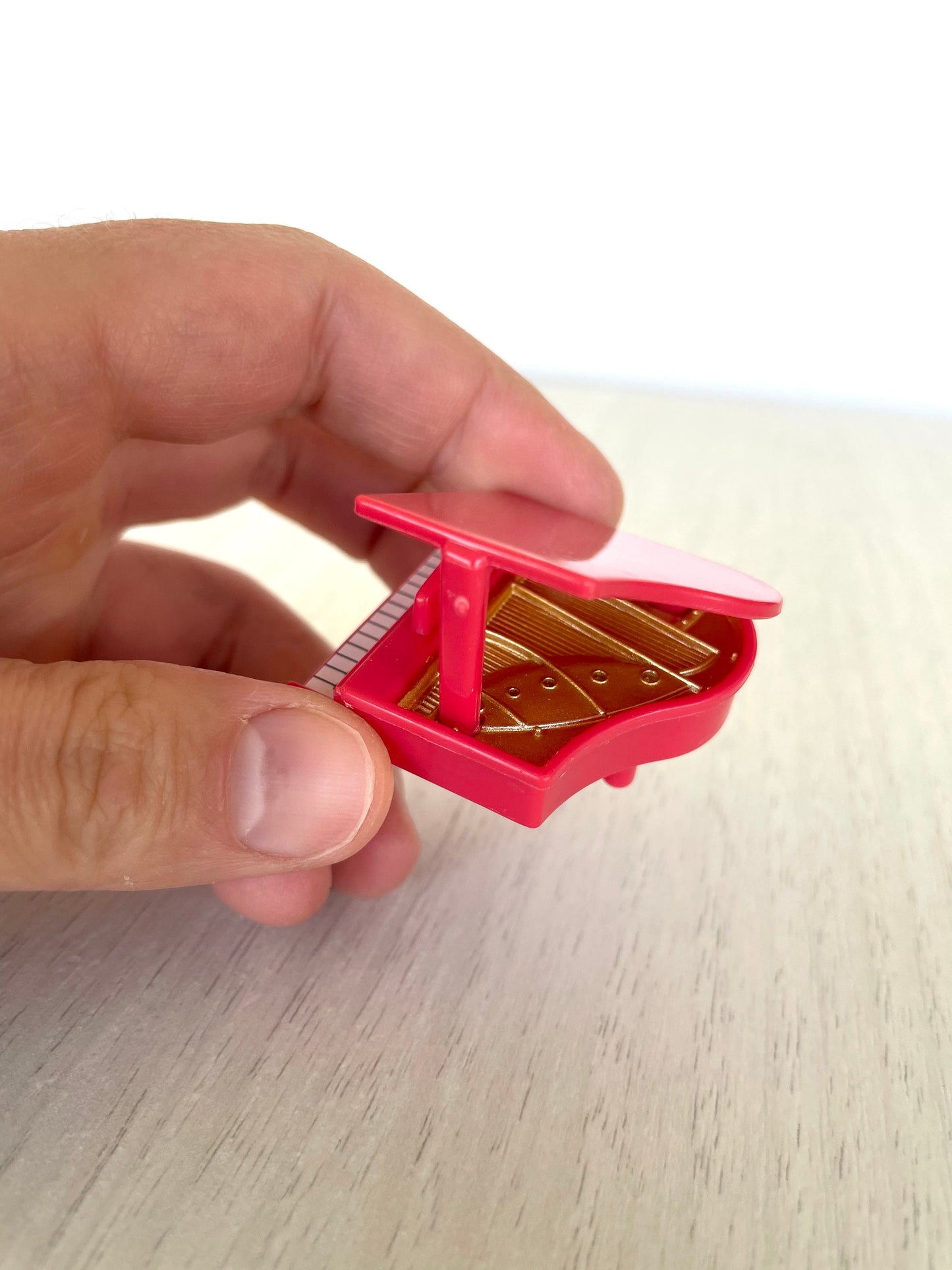 Calico Critters Miniature Red Piano, Mini Musical Instrument for dollhouse — Sylvanian Families