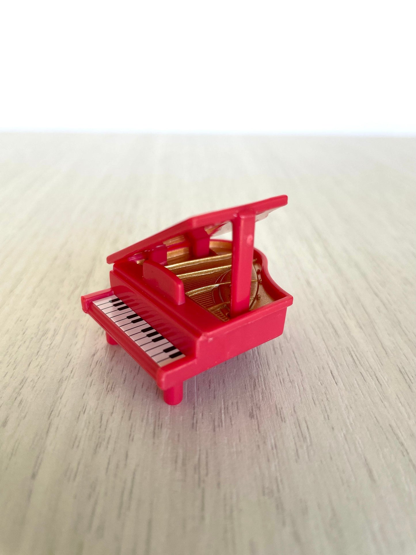 Calico Critters Miniature Red Piano, Mini Musical Instrument for dollhouse — Sylvanian Families