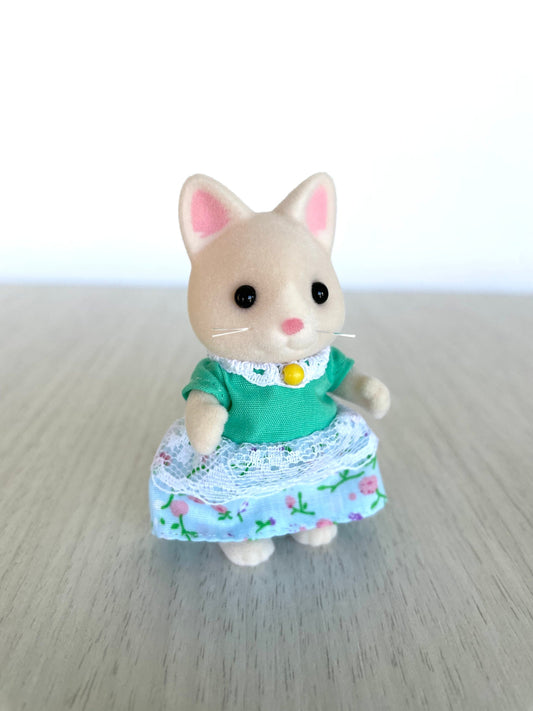 Calico Critters vintage Silk Cat mom brand new out of package from gift set, collectible cat figurine, gorgeous blue floral dress with lace