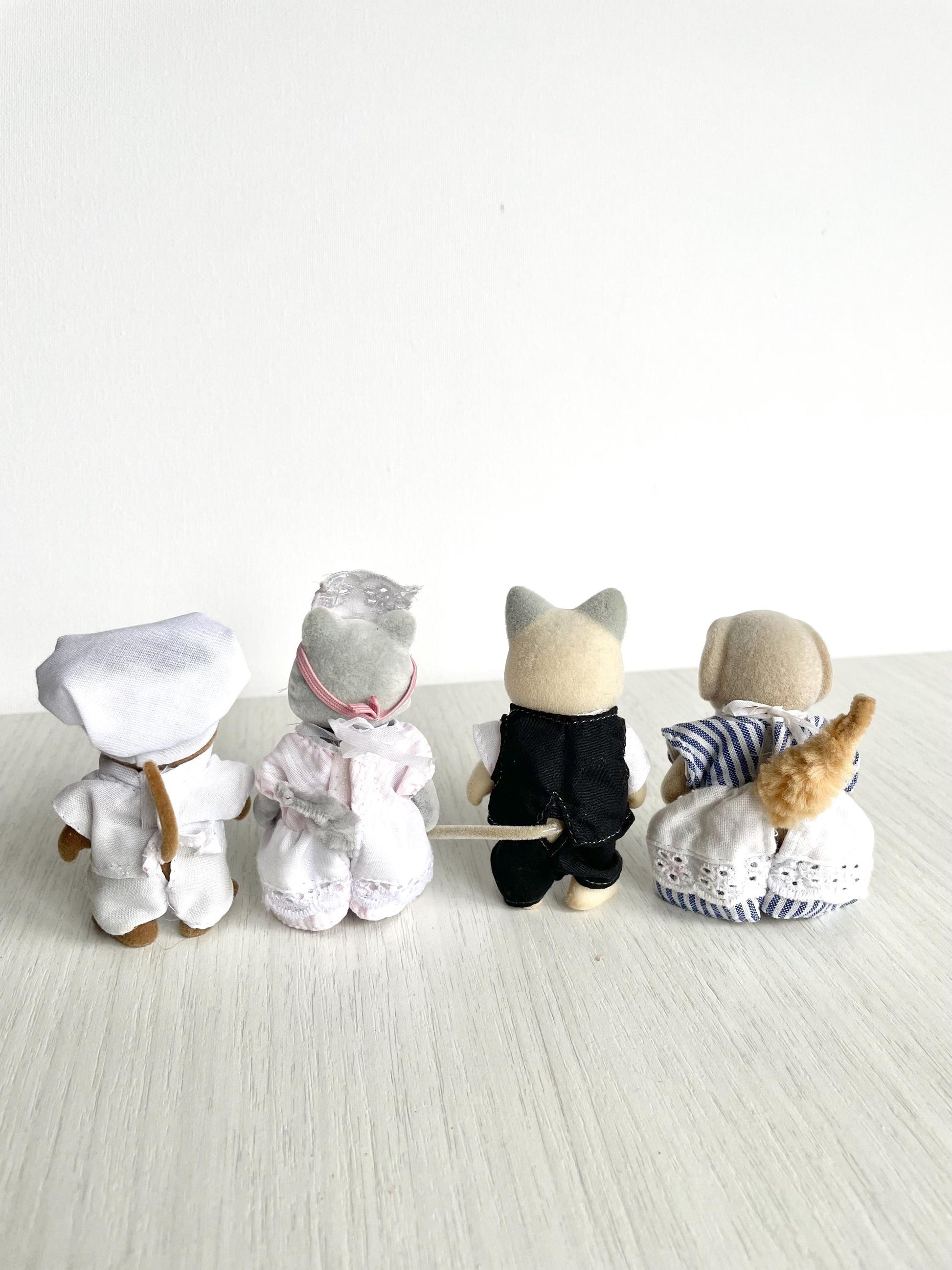 Mrs Basset housekeeper — Sylvanian Families / Calico Critters