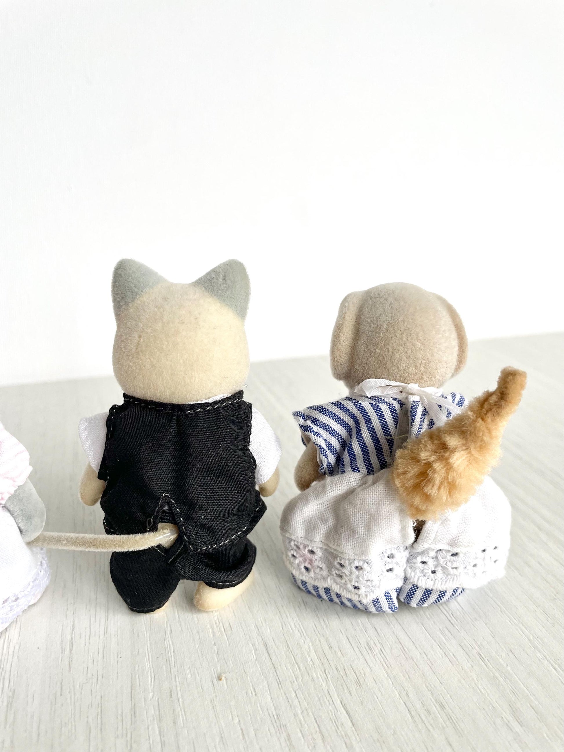 Grand hotel staff back detail — Sylvanian Families / Calico Critters