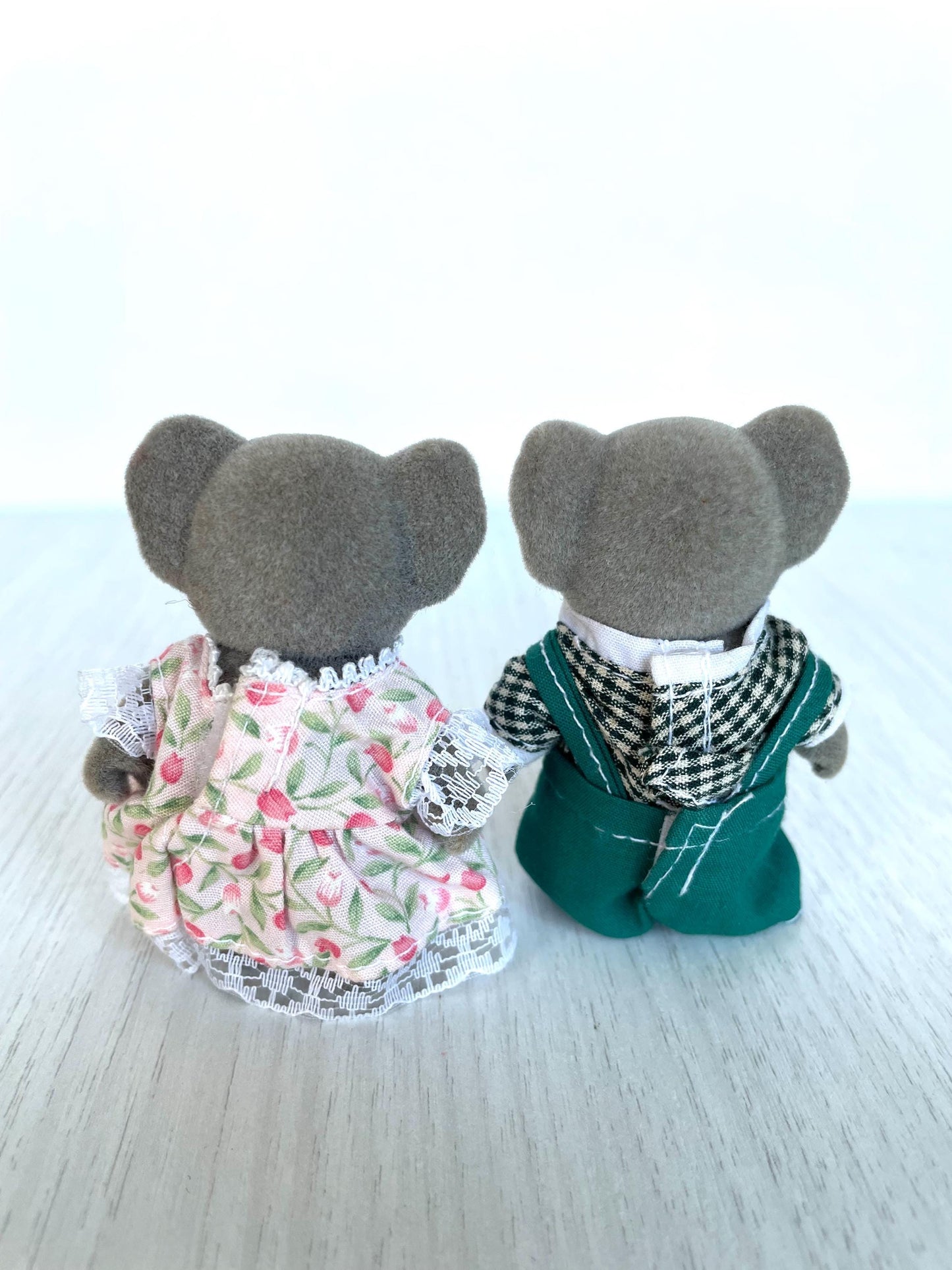 Koala mom and dad figurines — vintage Sylvanian Families / Calico Critters