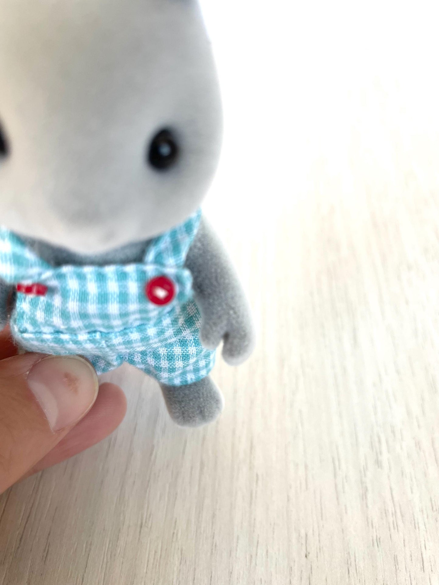 Rabbit dad side detail — Sylvanian Families / Calico Critters