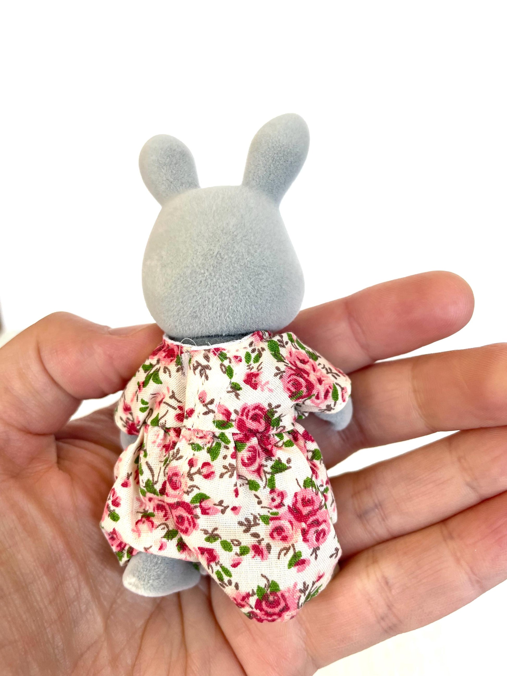 Babblebrook rabbit mom detail — Sylvanian Families / Calico Critters