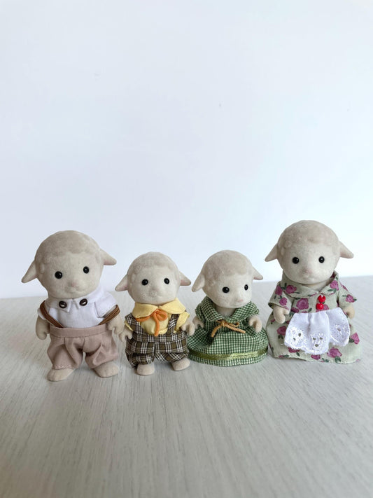 Calico Critters Vintage Dale Sheep family with gripping hands in excellent condition with original clothes, flawless flocking, one tiny dot