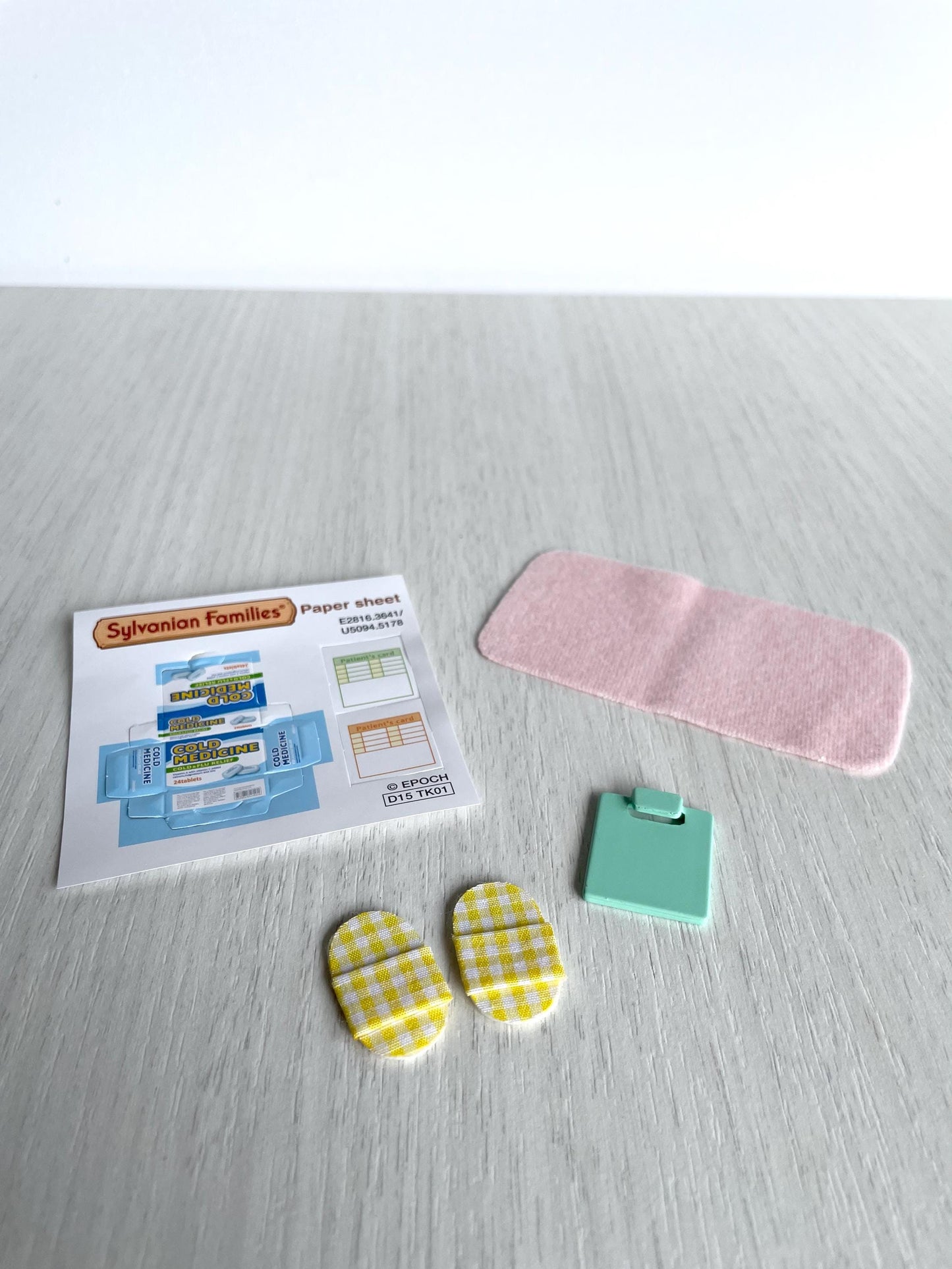 Calico Critters medical equipment, slippers, cold medicine, medical chart, blanket. Sylvanian hospital spare parts, country clinic