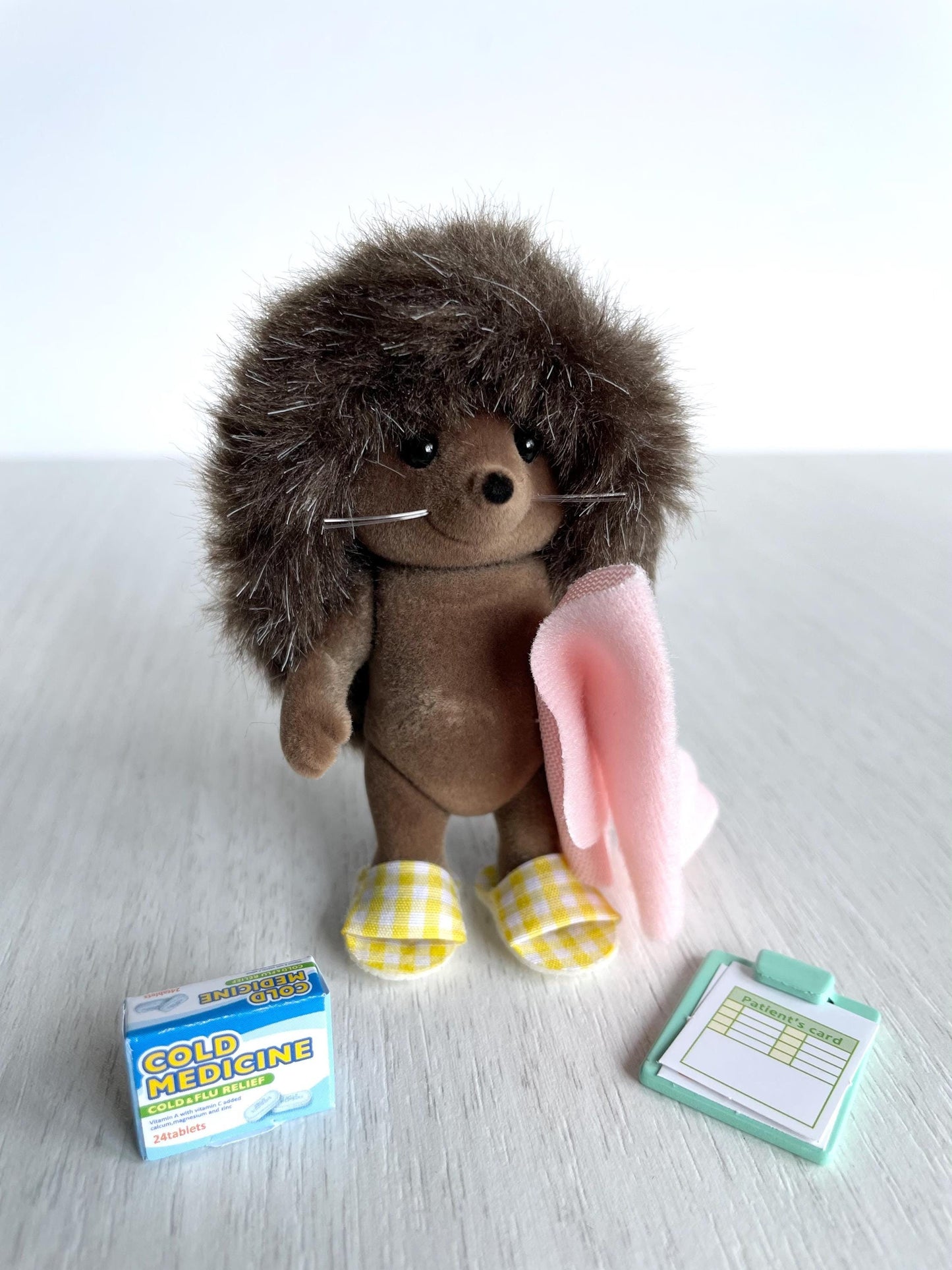 Calico Critters medical equipment, slippers, cold medicine, medical chart, blanket.  Sylvanian hospital spare parts, country clinic.  Optional hedgehog available