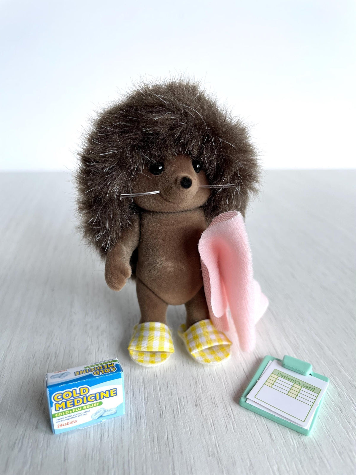 Calico Critters medical equipment, slippers, cold medicine, medical chart, blanket.  Sylvanian hospital spare parts, country clinic.  Optional hedgehog available