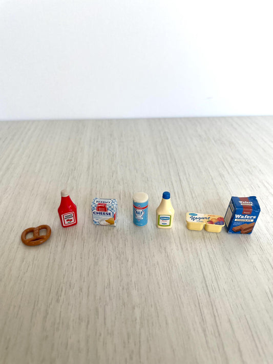 Vintage Calico Critters food spare parts – Replacement miniature toy accessories for Sylvanian Families playsets. Ideal for restoring or completing your collectible toy set. Ketchup, cream cheese, salt, mayo, yogurt, wafers, pretzel